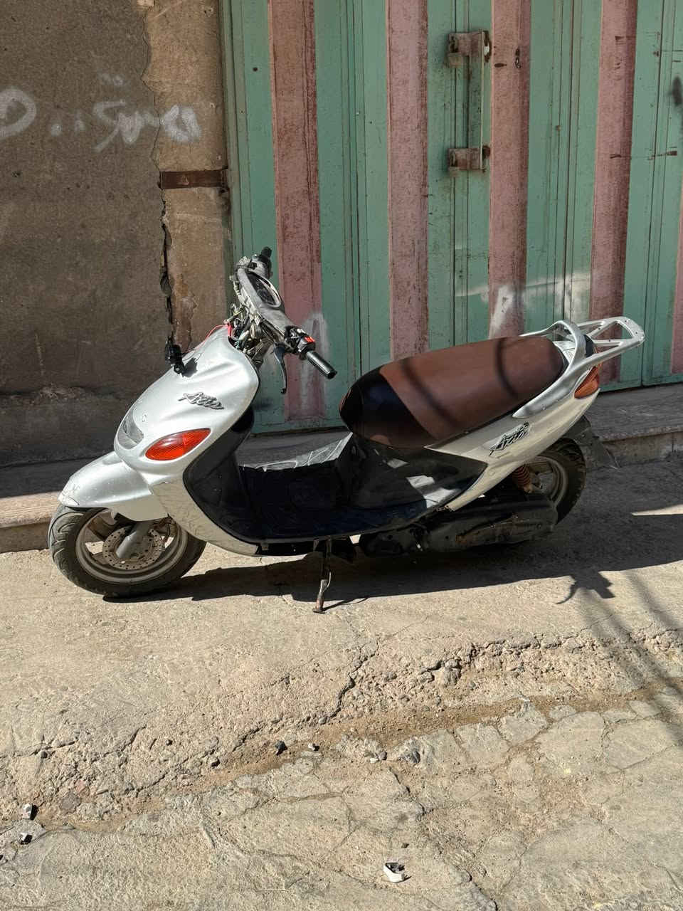 ‏دراجة أكزز للبيع سعر 300 وبيها مجال قليل دراجة ما مفتوحة ولا مفتوحة شرط الفحص وشغل كهربائيات كلها شغالة أبيعك على هذا وضعها العلوان الناصرية مركز حي سومر وهذا رقمي ￼
***********
