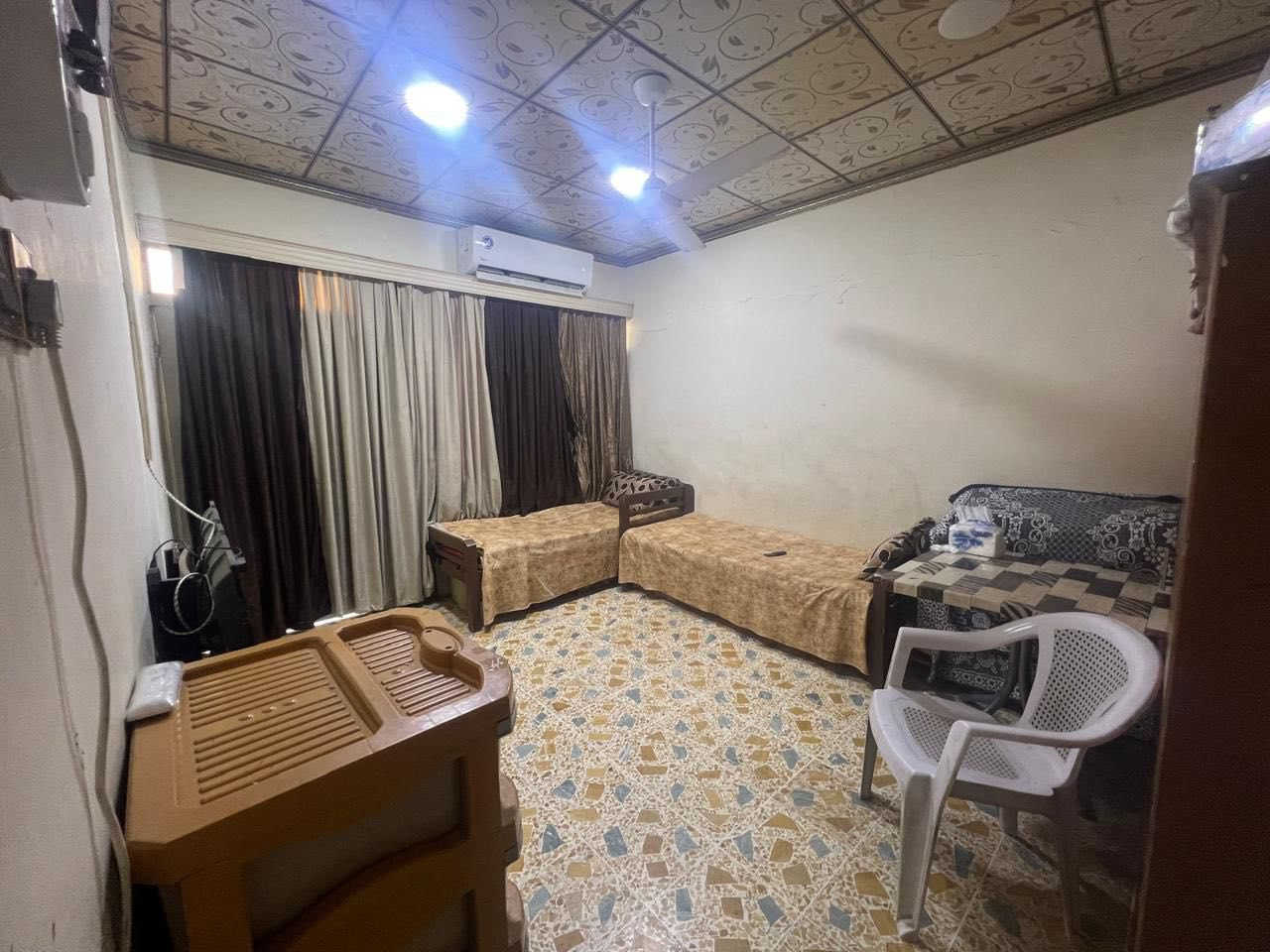 🛑عروض مكتب (العلاف)) لتجارة العقارات 🌟
🛑دار للبيع مساحة 150 متر الواجهة 7.5 متر ✨
🛑طابق واحد بناء قديم صالح للسكن 💥
1️⃣الطابق الاول : غرفتين + هول + استقبال + مطبخ + كراج + صحيات 🚾
📄سند سكني ملك صرف / شرط القرآر التمليك والتحويل 
❌لانتعامل برفع سعر العقار عن سعرة الآصلي نجمع البايع بالمشتري مباشرتأ _ لا نوقف البيعة بخلاف عن الدالية 
🛑موقع مميز جدا 💥
🌍الموقع / حي الإعلام قرب (( كلية الحدباء سابقأ )) 
🛑يقع على شارع 10 متر تبليط 💥
🔴سعر مناسب جدأ 💠
للاستفسار 
⏮️مراجعة مكتب العلاف لتجارة العقارات 🌟
أو الاتصال 
☎️ أسيا ***********
أو
 ☎️ كورك ***********
⏪️مع العلاف للعقار استثمارك في آمان ⭐️
🌐عنوان المكتب / الموصل _ حي الزراعي قرب جسر السويس 🔥
📌نستقبل عقاراتكم وطلباتكم العقارية .
