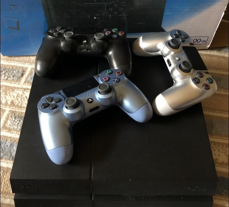 السلام عليكم ps4 fat للبيع
الذاكرة 500G
كامل ملحقات + 3 جويستكات
الجهاز لوك ستيكر لا مفتوح ولا مصلح 
 + قرصين (fifa 23 + COD3)
Ubs 850v من ماركة high power 
السعر 225 الف 
مكاني بغداد البياع


**إذا كنت صاحب هذا الإعلان وتريد حذفه لأي سبب، رجاءا أرسل رسالة إلى الدعم الفني**