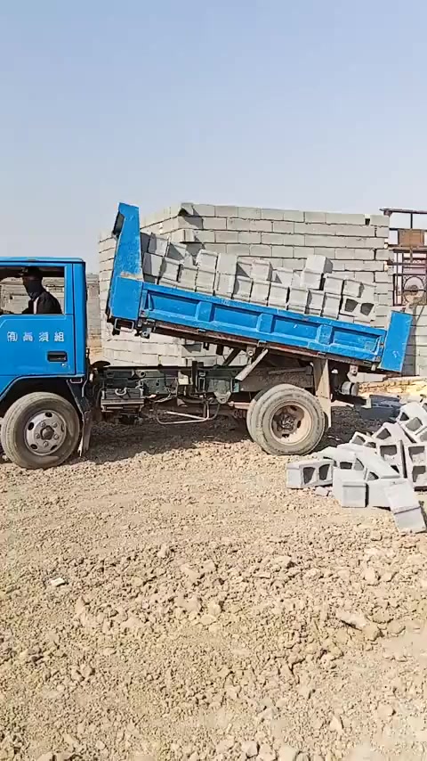 يا الله السلام عليكم مواد بناء درجه حمل فول  فول تك الرمل 135/وتك الحصو 165 وكنتر الرمل الزبير ب 30 وكنتر الحصو 43 كنتر الرمل المغربل 185 وطني سميت 95 والف بلوك 600 واصل داخل رفاعي مواد ببلاش حمل فول/////***********
