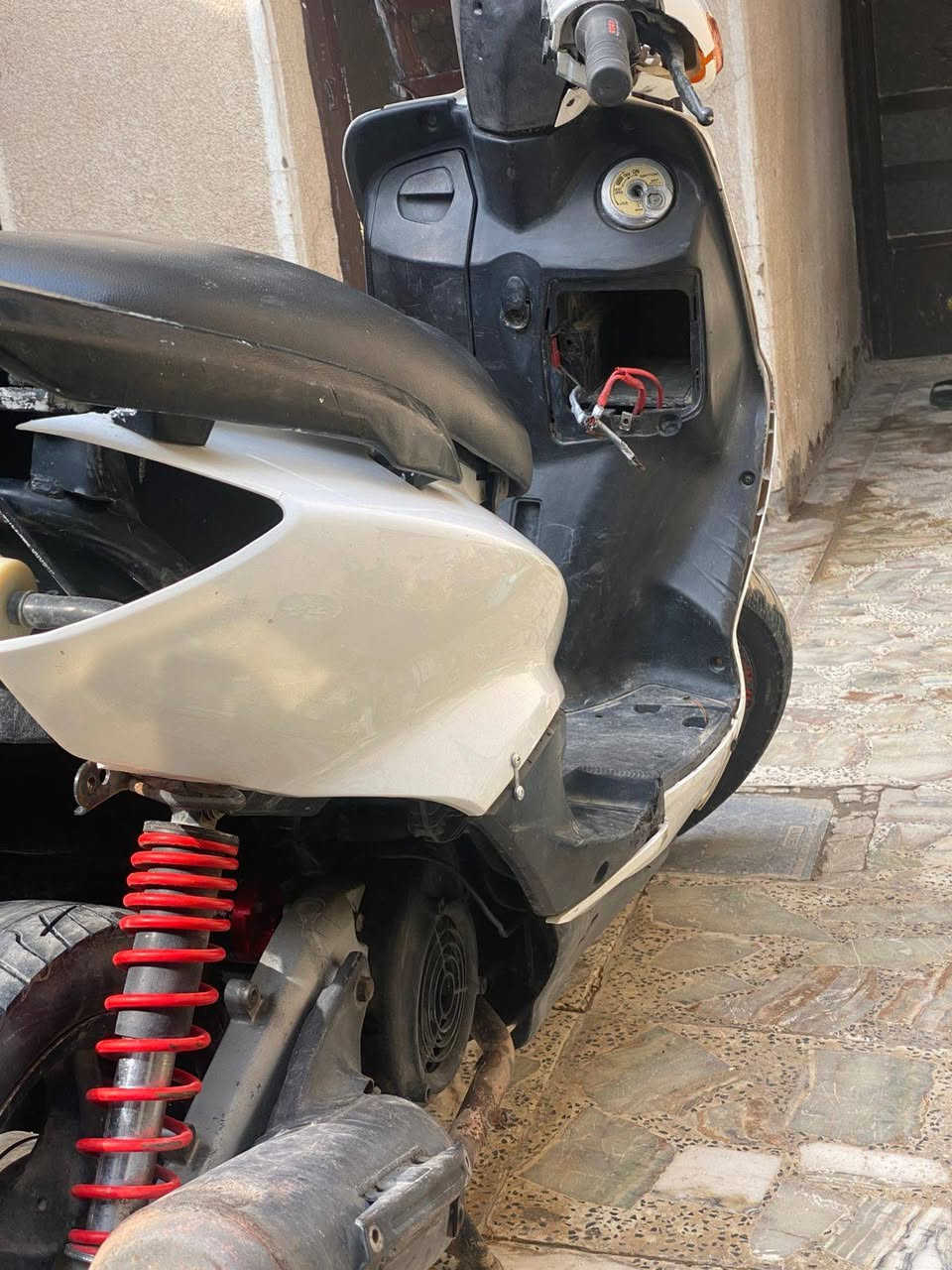 دراجه سكنس نثيه ياباني
كلشي بيه شغال اي عطل او نقص مابيه اطيه الك الك اكفلك المحرك كلشي شغال كلوب زنون اصليب جديد
سعر 325 وبيه مجال حك جيه تواصل فقط واتساب
***********
