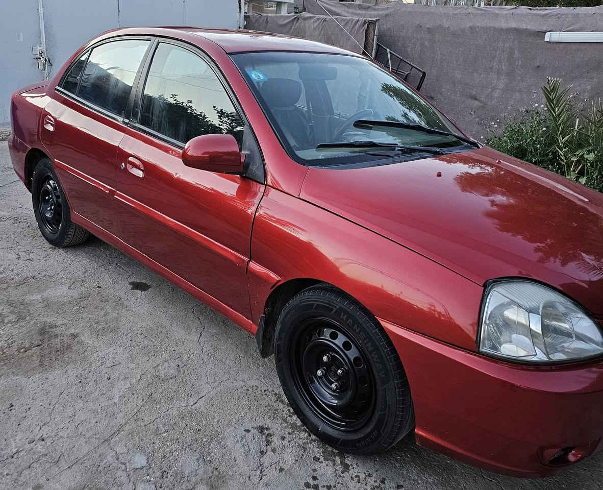 السلام عليكم كيه ريو 2005 رقم بغداد دولي كير ومحرك جديد مال حاويه  السياره جديده مال جناي حداديه جديده تبريد شغال المكان بابل السعر 44 الاتصال ***********
