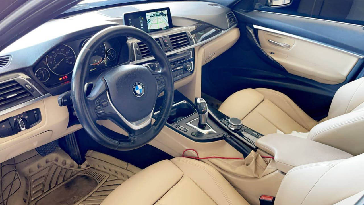 السلام عليكم
للبيع BMW 330i2017
رقم بغداد باسمي وارد امريكي تقريرها غرق بسيط وبيها حادث بالعراق ربع بنيد فقط موصفات معروفة محرك 2000 تون تيربو السيارة ماشية 157000 الف كيلو السيارة جاهزة اي نقص مابيها
السعر 140 ورقة وبيها مجال مكان السيارة بغداد الكرادة رقم التلفون *********** بغداد, العراق
