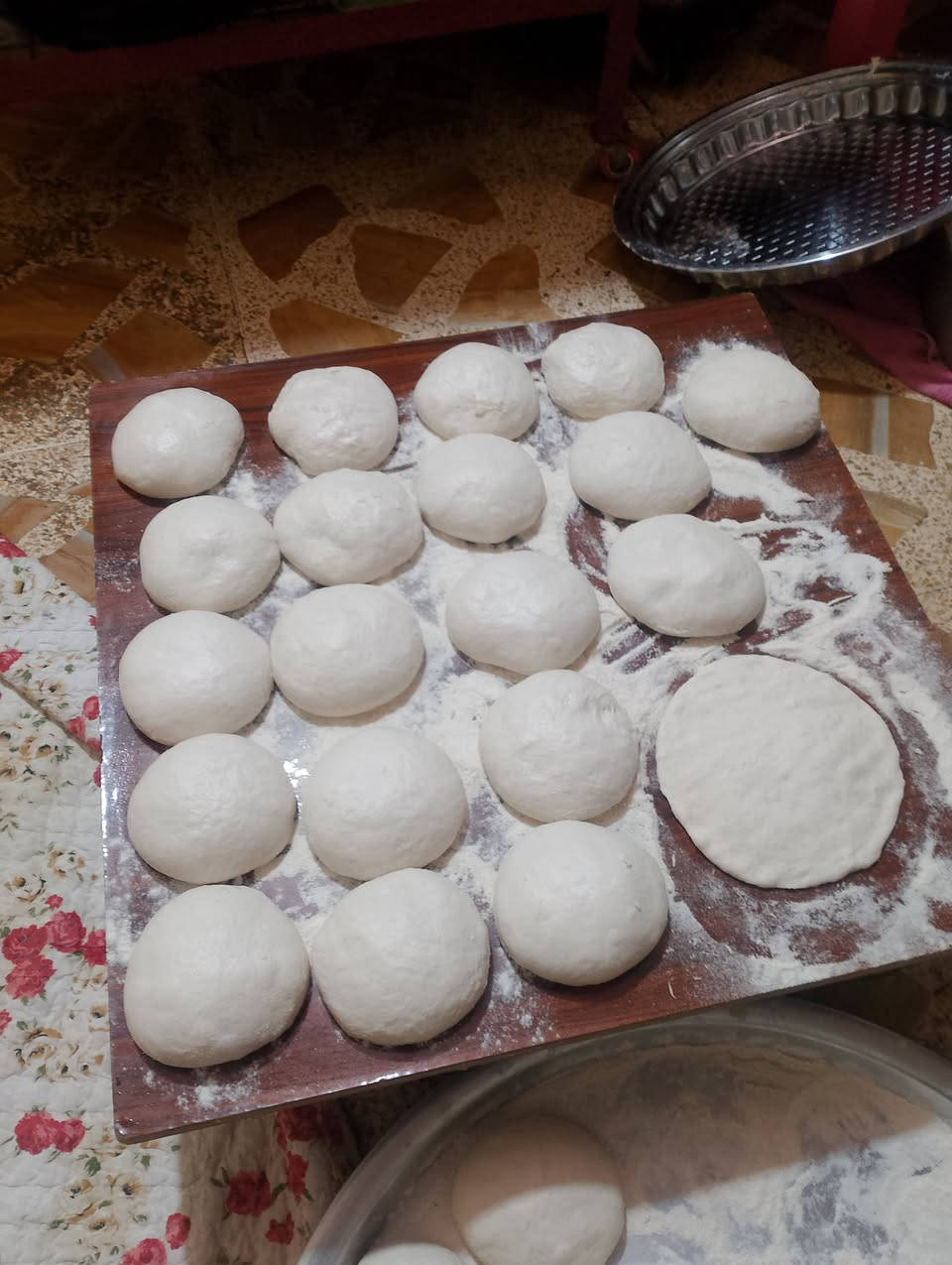 السلام عليكم اخبز 10 بالف العنوان حمام عليل اسوي كليجه المواد من عندكم الكيلو 3 الف ا
التريد يتصل الرقم ***********
