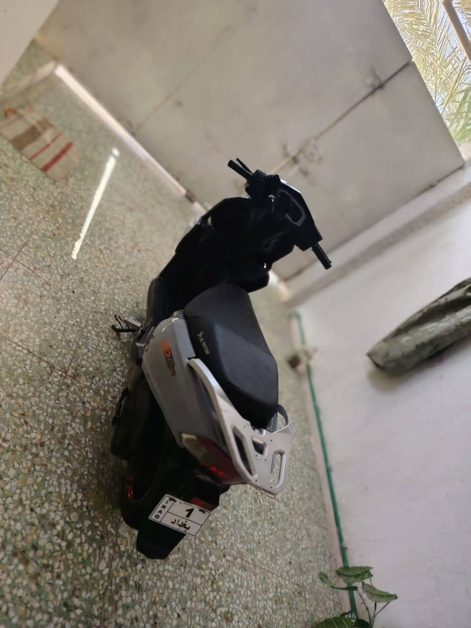 سلام عليكم سكنس للبيع حديث مو صيني دراجه ناريه جديده والله كهربائيات شغاله سلف و ه‍ندر شغال وراق بيه لايت زنون و هورن شغال ويل رياضي و بلكلت جددد كابرتتر  جديد 350بي مجال ملاحظة. فجه طفت اني بيع كوم حديد *********** اني بل خدمه
