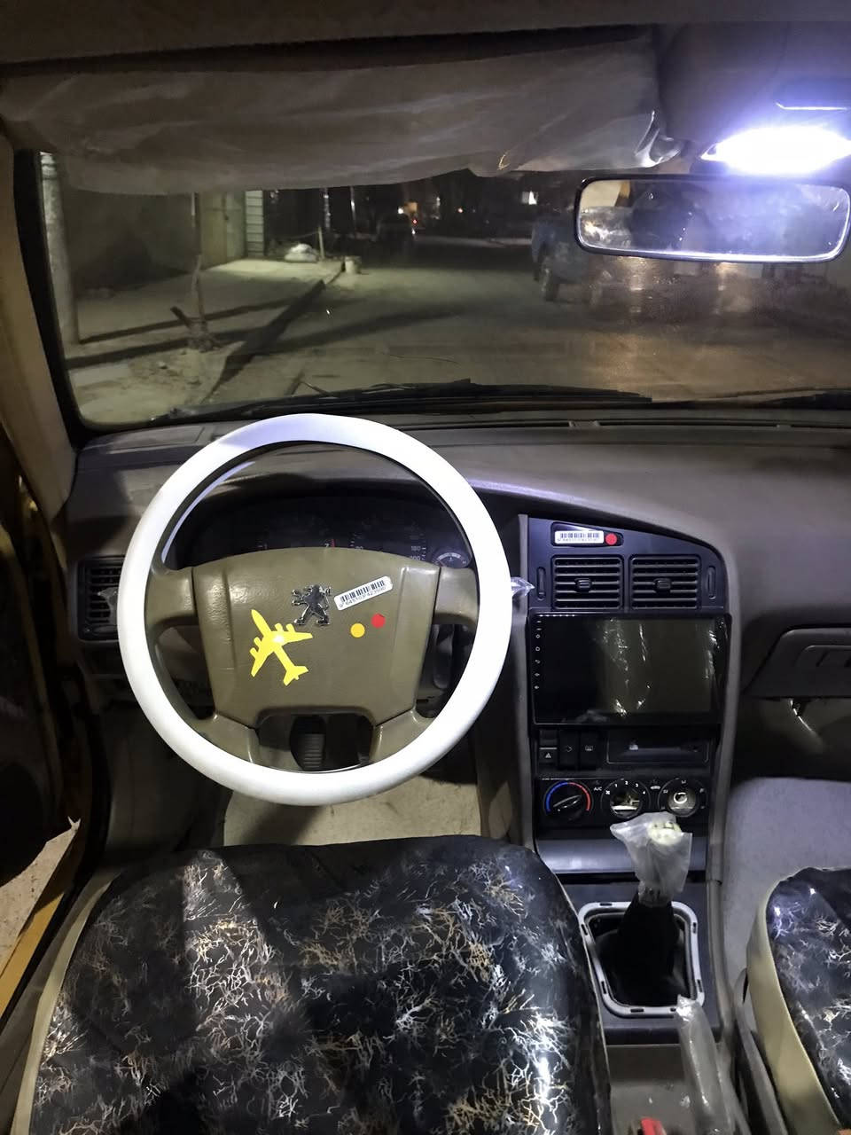 بيجو لميس موديل ٢٠١٦ مكينه خير من الله لا تبخير لا تنقيص دواخل دوشمه شاشه لمس بيه بس ضربه خفيفه بجاملغ الخلفي مكان زعفرانيه رقم***********
