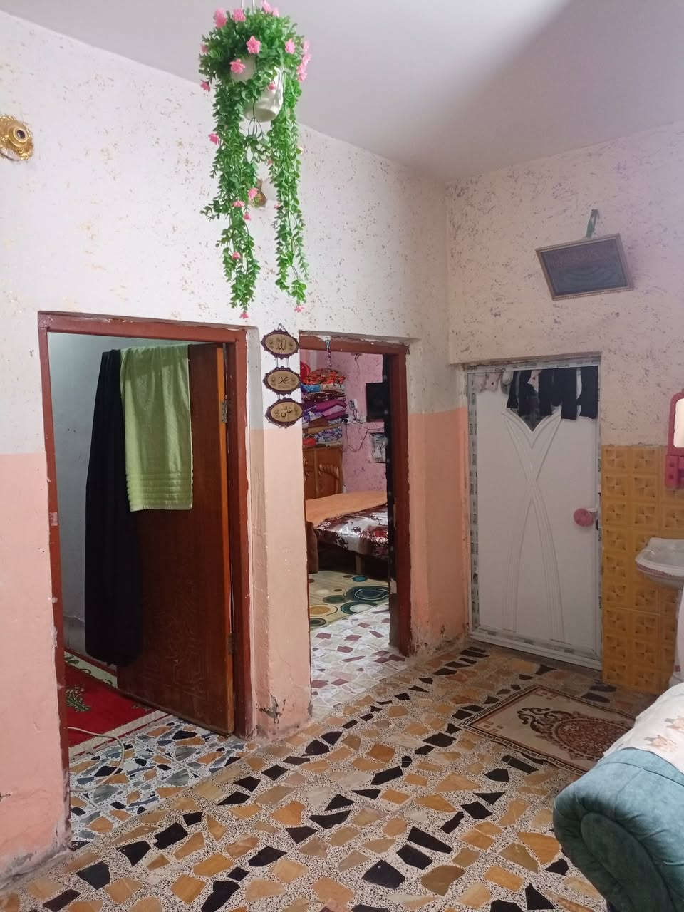 السلام عليكم من رخصة ادارة الگروب بيت للبيع المساحة 200 متر ركن على شارع الشمري طابقين صب مسلح مرتب بي محلين (اسواق العائلة) للاستفسار *********** الرقم بس موبايل مابي واتساب السعر 130وبي مجال للطيبين وتدللون
