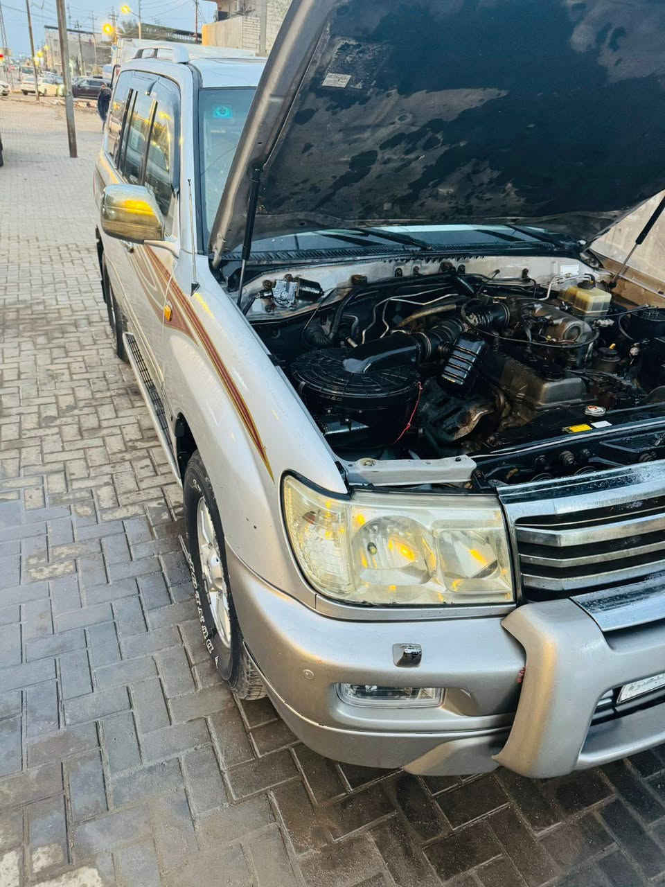 السلام عليكم ورحمه الله وبركاته لاندكروزر 2006 سيارة جاهزة مكينة كير تبريد تدفئة دبل تانكي فتحة سقف كير اوتو فور ويل دسك خلفي وأمامي مكينة 6سلندر  تايرات باتري جديد كل نقص مابيهة بيعة كتاب مزاد  مكاني بصرة قرب ساحة سعد الشراي يتصل ويدلل السعر 110 هاتف ***********
