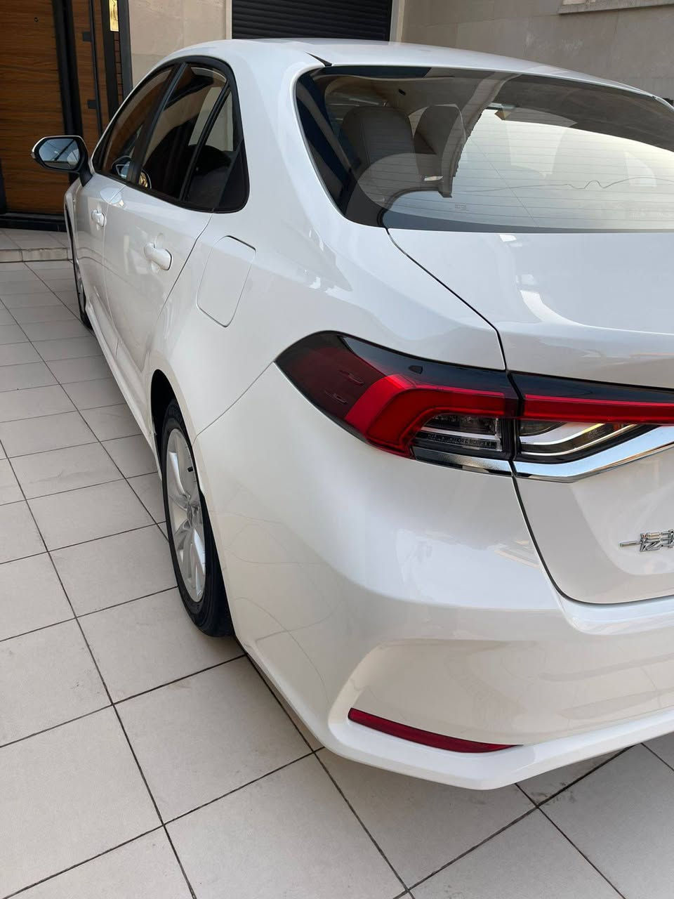 كورلا شكل الخليجي هايبرد وارد صيني 
رقم بغداد  هزه وسنويه وارقام كلها جدد 
موديل 2025 اخت الزيرو 

ماشية  5 الف فقط 
(سويجات الشركه + الارضيات كلهن جدد وياها )
مواصفات 
سلايد 
بصمه 
جلد
تحديد مسار + رادار امامي 
اتو هولد + سايد بريك بصمه

مكفوله كفالة عامه
السعر 165 ورقه  

للتواصل 
***********
عنواني بغداد حي الجامعه نفق الشرطه
