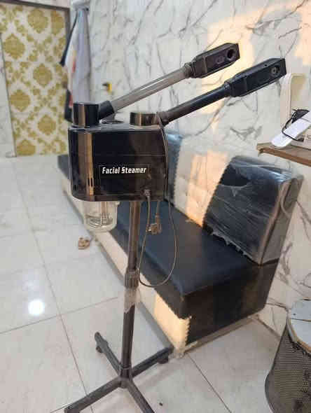 السلام عليكم 
جهاز بخار مستخدم نضيف 
مكينه القرد استخدام اقل من سبوع 
مكينه vgr ستخدم قليل جداً 
عربانه صالونات 
, متوفر توصيل كافه المحافظات 
***********
