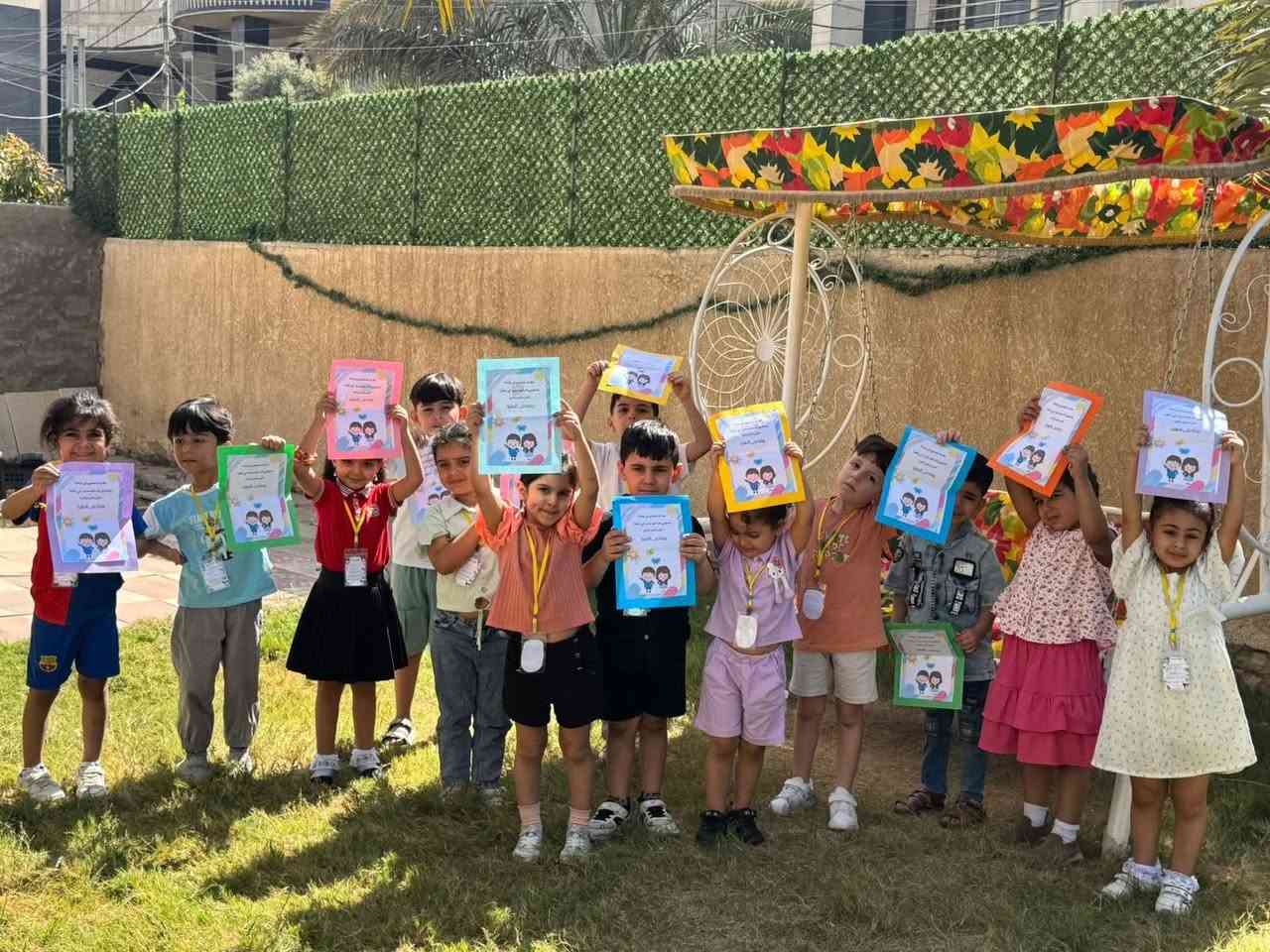 إحنا بـ روضة جنى قررنا نكسر الروتين لأن أطفال هالوكت يحتاجون شي يشبه ذكائهم. 
روضتنا مو بس ألوان ورسوم روضتنا بيها أشياء راح تسمع بها لأول مرة بالعراق 

🚀 شنو اللي يخلينا "الفضاء" 
• زاوية "حل المشاكل": عدنا كرسي اسمه "كرسي الحكماء"، الطفل من يتنافس وية صديقه، يكعدون هنا ويتفاهمون بكل هدوء.. نعلمهم السياسة والدبلوماسية من هسه! 😎

• حديقة "ازرع أكلك": طفلكم عنده سندانة خاصة باسمه، يزرع بيها خضروات ويشوفها تكبر كدام عينه، حتى يحب الأرض ويتعلم الصبر. 🌱

• مختبر "ليش وكيف": يومياً عدنا تجربة علمية (بسيطة وأمينة) تسوي انفجار ألوان أو فقاعات، حتى نطلع "آينشتاين" الصغير اللي بداخلهم. 🧪

• سينما "جنى" الصامتة: مرة بالأسبوع نعرض فيلم كارتون هادف بدون صوت، ونخلي الأطفال هم اللي يألفون القصة ويحجوها.. خيالهم راح يوصل للستراتوسفير! 🎬

💡 ليش تختارين روضة جنى؟
لأننا ما نعتبر الطفل "طالب"، نعتبره "مشروع قائد". نعتني بتفاصيله الصغيرة، من طريقة أكله لحد طريقة تفكيره.

المقاعد محدودة جداً لأننا نقدس التركيز وراحة الطفل.

📍 العنوان: بغداد الدوره الميكانيك 
📞 تواصلوا ويانا واتساب أو اتصال:  ***********

روضة جنى.. الفرق مو بس بالاسم، الفرق بالواقع! ✨
