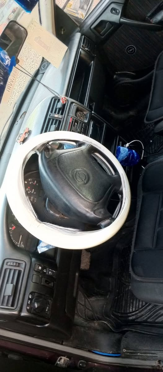 وبل فكترا موديل ١٩٩٣ راقم اربيل سنوي سنا١ ساقط سيارا اوتوماتيك قفل مركزي سلايت  محرك ٢٠ كولش نظيف  بيه بس من صدوق اشويه ظرب اذا شراي خابر *********** كركوك, العراق
