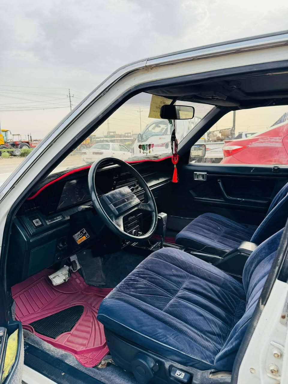 يالله السلام عليكم للبيع سياره نوع سوبر موديل 1986رقم بغداد شرط التحويل سنويه ما نافذه السيارة كير ومكينه وشاصي كفاله بلادي محرك بلادي مكفول من تنقيص ولا تبخير كير اوتماتيك داخل حبري فتحه السيارة جديدة تخم تاير امامي خلفي صدر جديد كهربائيات كله شغال وجاهز تبريد ثلج السياره بيه مكانات صبغ بصيط السيارة مال جناي ماتصرف عليه الف دينار شرط تراي السيارة كلش حلو السيارة وضع الشركه كلشي ما ملعوب بيه جام كهرباء مسجل 4سماعات جدد باتري جديد بطاين وكشنات بلاديه مكان السياره واسط قضاء الزبيديه لاستفسار اتصال على الرقم التالي ***********السعر55وبيه مجال للطيبين الي ما يعجبه السعر ينورنه بكلمه طيبه
