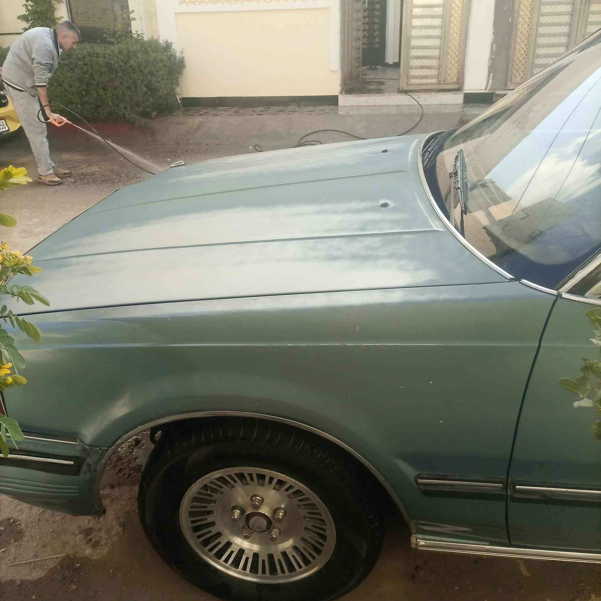 بيع سيارة سوبر موديل 1986 بلادية بس بيه قليل جراد محرك خير من لله ست سلندر 3000تبريد شغال سعر 55بيه مجال هذا رقمي ***********
