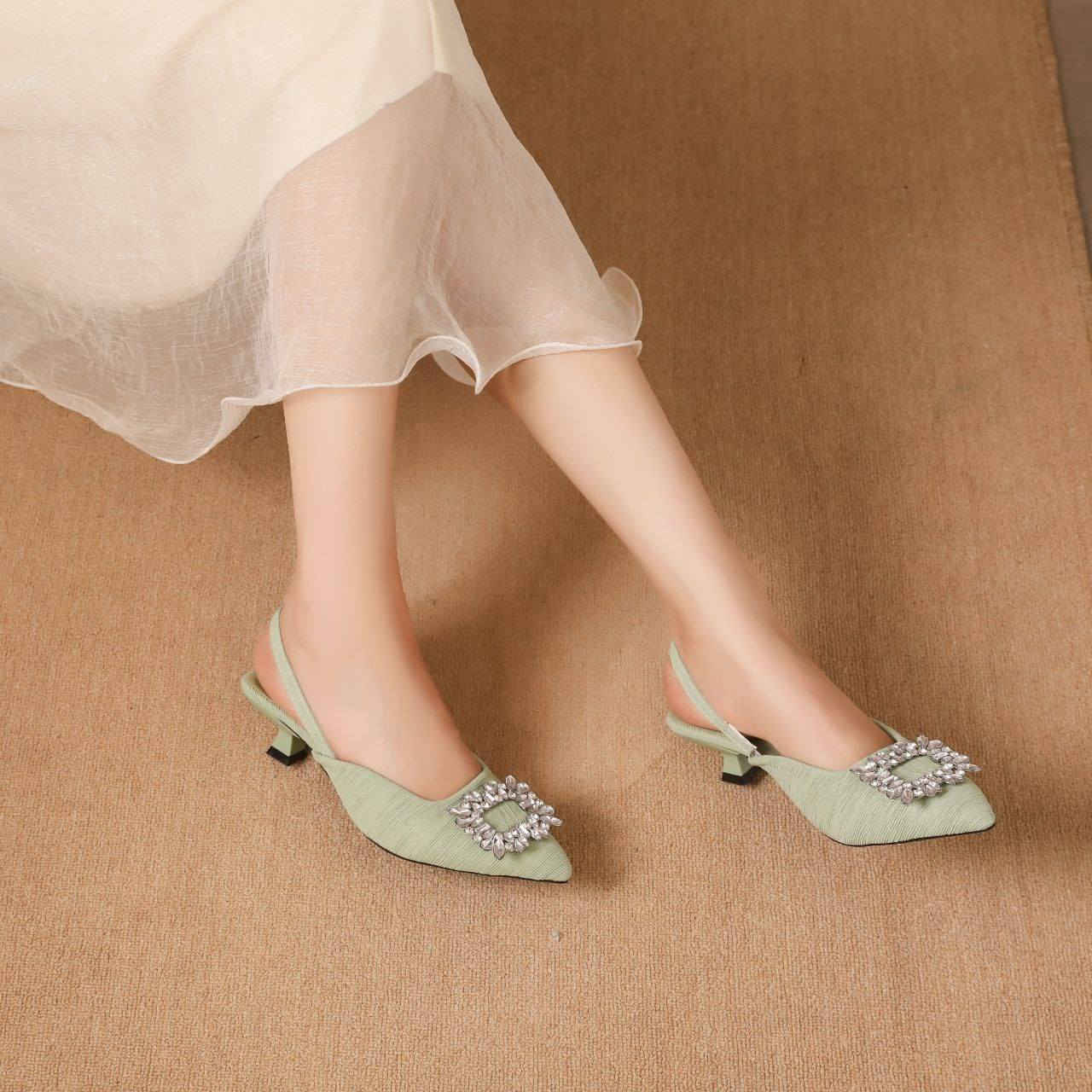 #جديد_علي_باريس✔️
كعب نسائي كوالتي عالي  ..اناقة...شي راقي...
#السعر_15_الف_فقط
#قياسات_كاملة_٣٧_٤١
#العنوان_السوق_الكبير_مقابل_ازياء_الحاج_ممي_مقابل_ابودعاء_للفرفوري


**إذا كنت صاحب هذا الإعلان وتريد حذفه لأي سبب، رجاءا أرسل رسالة إلى الدعم الفني**