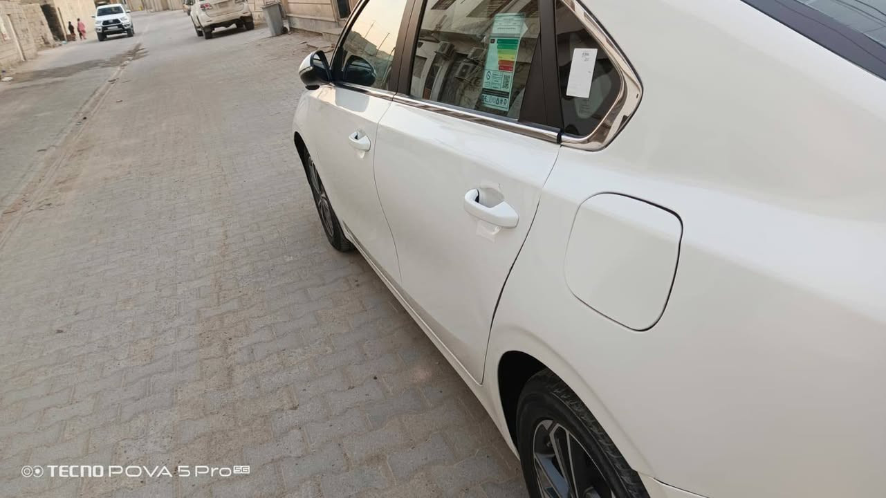 سلام عليكم
سيراتو موديل 2022
وارد خليجي 

مواصفات
تحكم ستيرن 
تبريد خلفي  قطعتان 
مرايات كهربائية شفط
حساسات خلفيه--- اماميه 
ويل كروم 

سياره بيهاا ضربه جاملق امامي يسار مبدل 
باب السائق بي تكحيل بسيط 
الباب الخلف السائق  ابو ستوته رجع عله الباب وصار بي بارد 

السياره اقصاد باقيلهاا شي قليل وتتسدد راعيه جاي يدفع دبل المبلغ 
ضمان تسديد 💯
رقم بغداد
للتواصل ***********

السعر 145$ + مراوس كوري يفضل اوبتيما 17فما فوق
