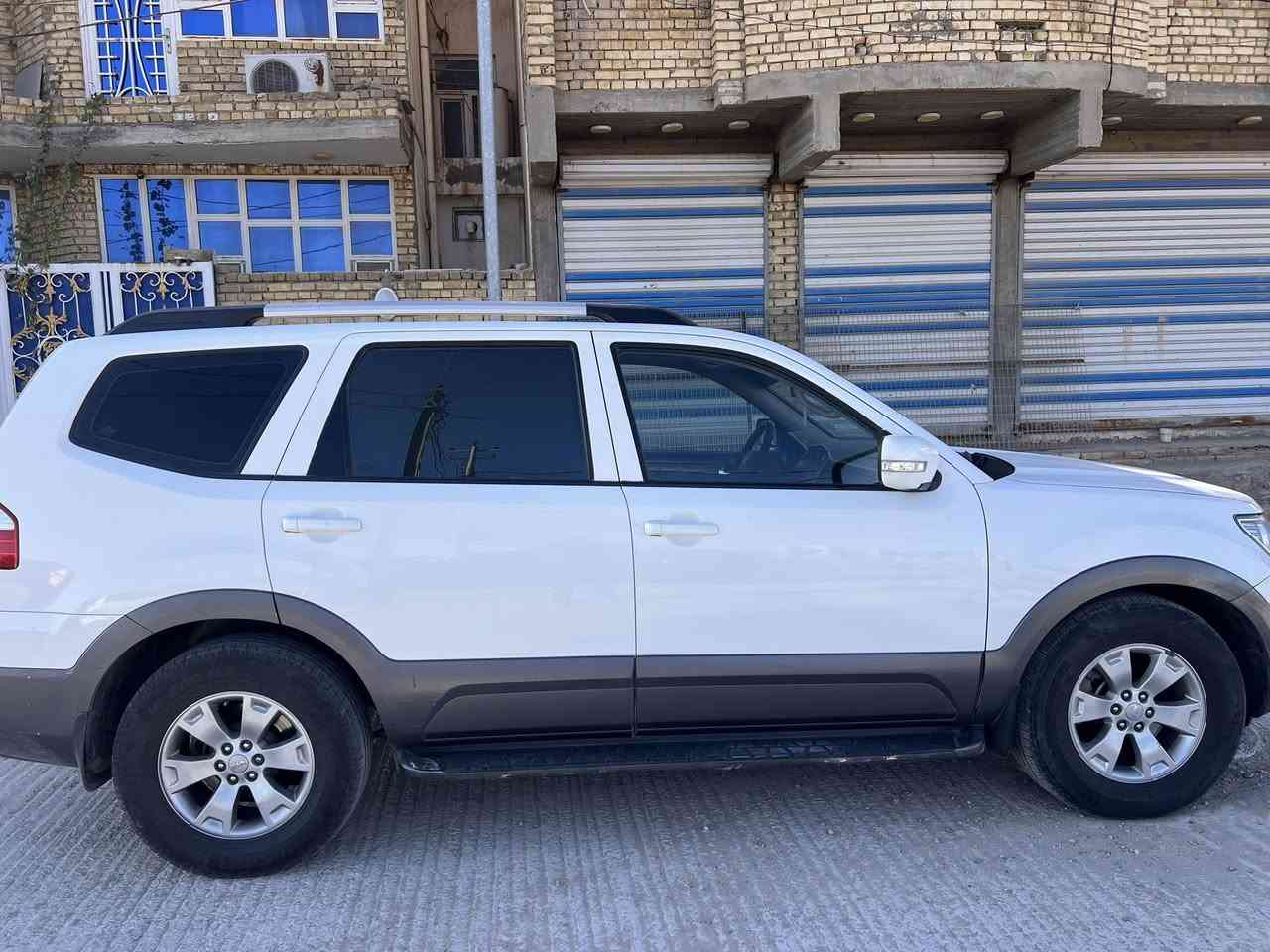 سلام عليكم. مديل 12 فول عدا البصمه بدون نقص اي شي. محرك جديد 100/100 وكير هم جديد بجم زنون صدر امامي خلفي  السياره نضيفه بيها تبديل فقط جاملغ وبنيد اصليات لباقي مكفول.  رقم مميز بسمي 130 وبيها مجال ‭0771 489 3794‬
