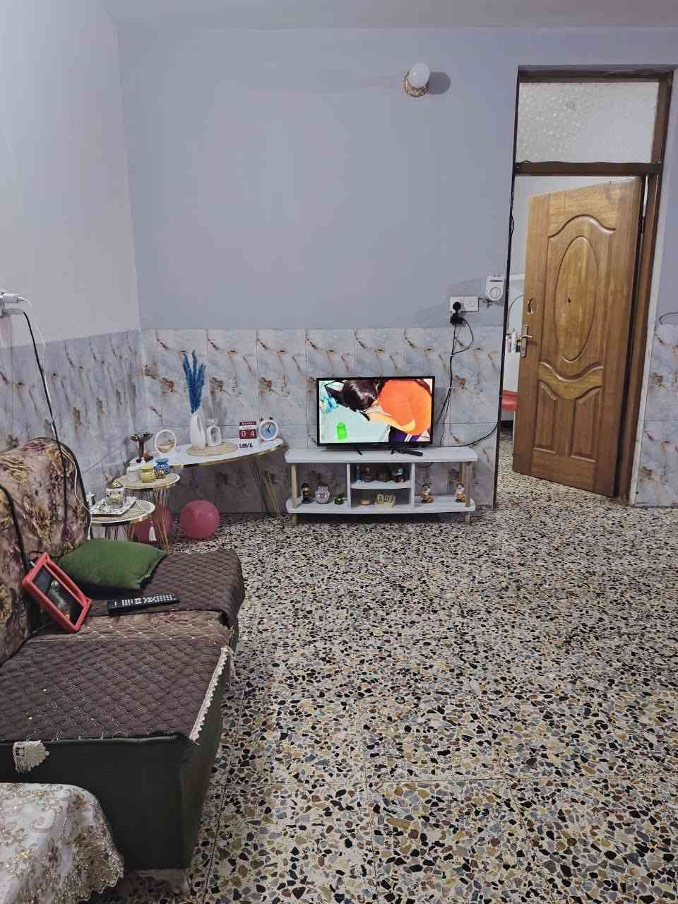 شقه للايجار الشعب شارع بلقيس  قرب اسواق العراق

استقبال وغرفتين نوم وخدمات العماره بيهه بس ٥ شقق 

طابق ثاني نضيفه جدا السعر ٣٠٠قفله 
***********
