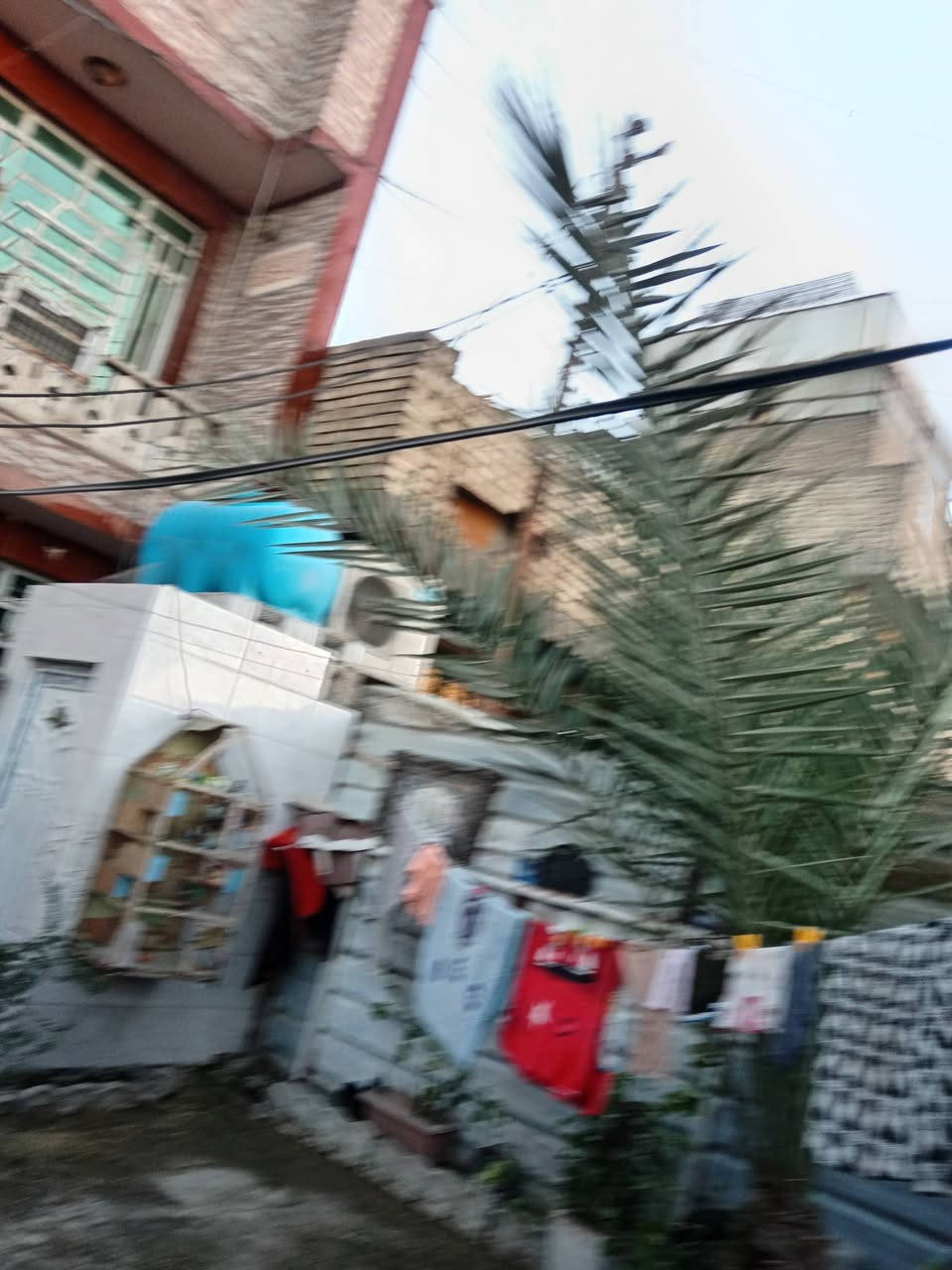 مشتمل للبيع طابو صرف المساحة بالسند ٧٥ واقع حال ١٠٥ طابقين ٣غرف نوم واستقبال ومطبخ ٣ حمامات موقع على ساحة للاستفسار الاتصال على الرقم ***********
