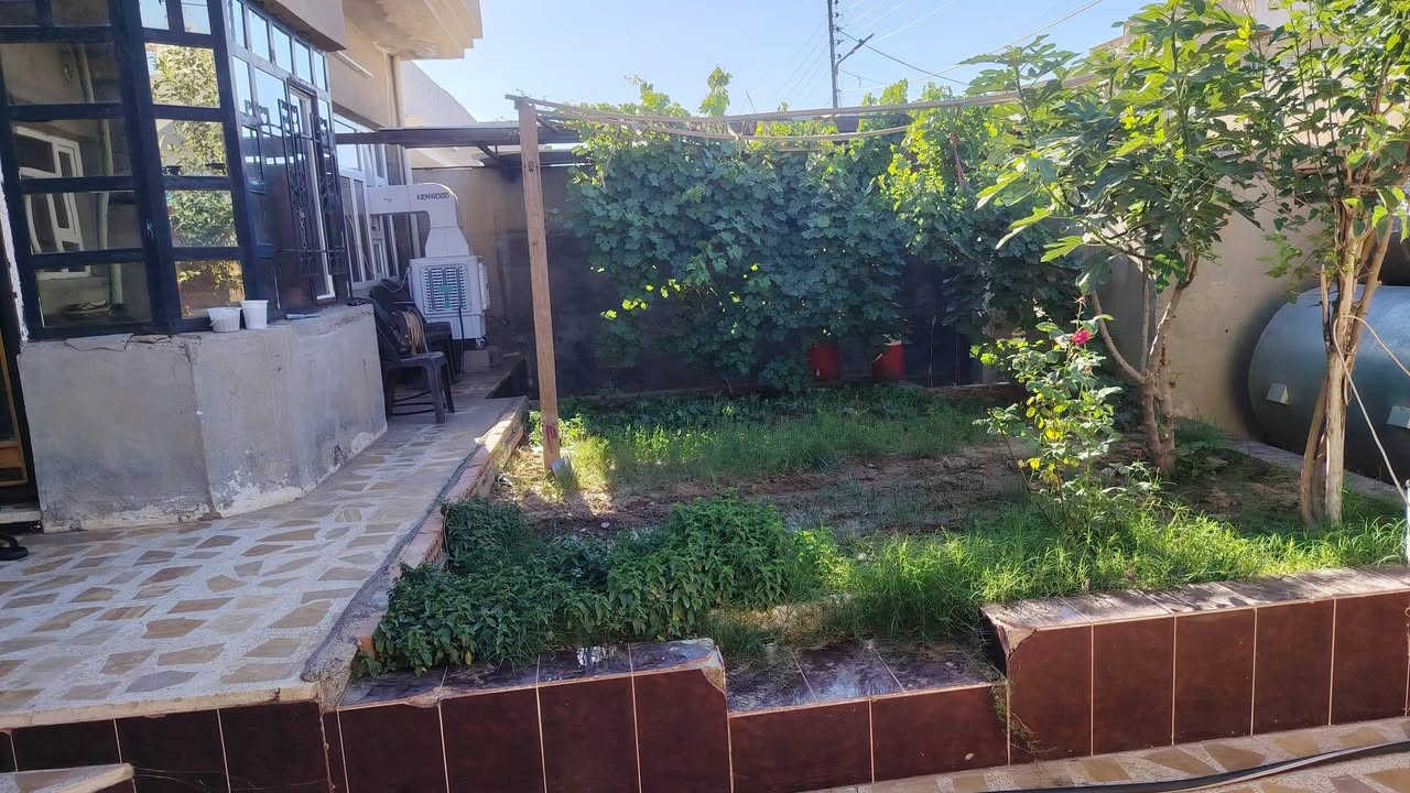 🏠 بيت للبيع – برطلة / حي النسيم
📍 موقع مميز داخل حي النسيم
✨ تفاصيل البيت:
📐 المساحة: 300 متر
📏 الواجهة: 25 متر
🚗 كراجين سيارات
🍳 مطبخ واسع
🛋 غرفة استقبال مرتبة
🍽 غرفة طعام مستقلة
🛏 3 غرف نوم
✔️ تصميم عملي
✔️ مساحة كبيرة وواجهة عريضة
✔️ مناسب للعوائل
✔️ منطقة هادئة وقريبة من الخدمات
💰 السعر: (يُذكر عند الاتصال / قابل للتفاوض)
📞 للاستفسار: ***********
🚫 يرجى الاتصال للجادين فقط
