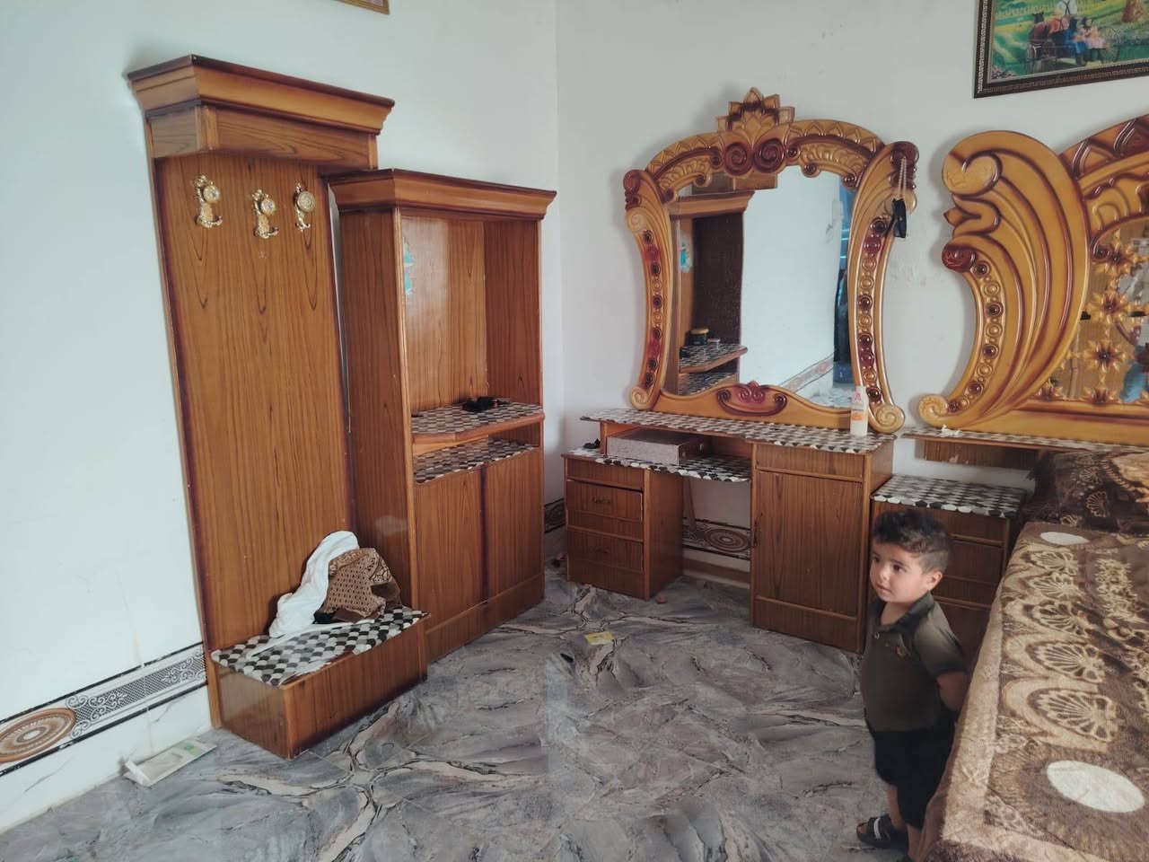 السلام عليكم اخوان توجد غرفه توج نضافه فول مثل ما وضح بصوره السعر 550وبيه مجال الاستفسار عن الرقم ***********يوجد واتساب العنوان البوعبيد الحويجة
