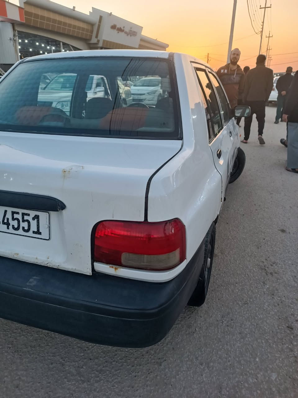 السلام عليكم سياره سايبه مديل 2015 السياره كير ومكينه وحداديه وتخم تاير كله جديد بيه طخات بسيطه رقم نجف شرط المدور مكانه نجف السعر 30وبيه مجال بسيط ***********
