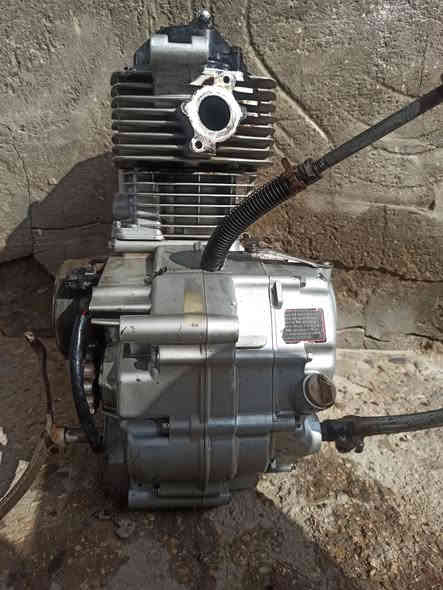 سلام عليكم مكينه تايكر 22 مكينه نضيفه لاتبخير ولا تدخين مبدل بيها ولفات رابيدو وكلجات سعرها 100وبيها مجال مكانها حله ***********
