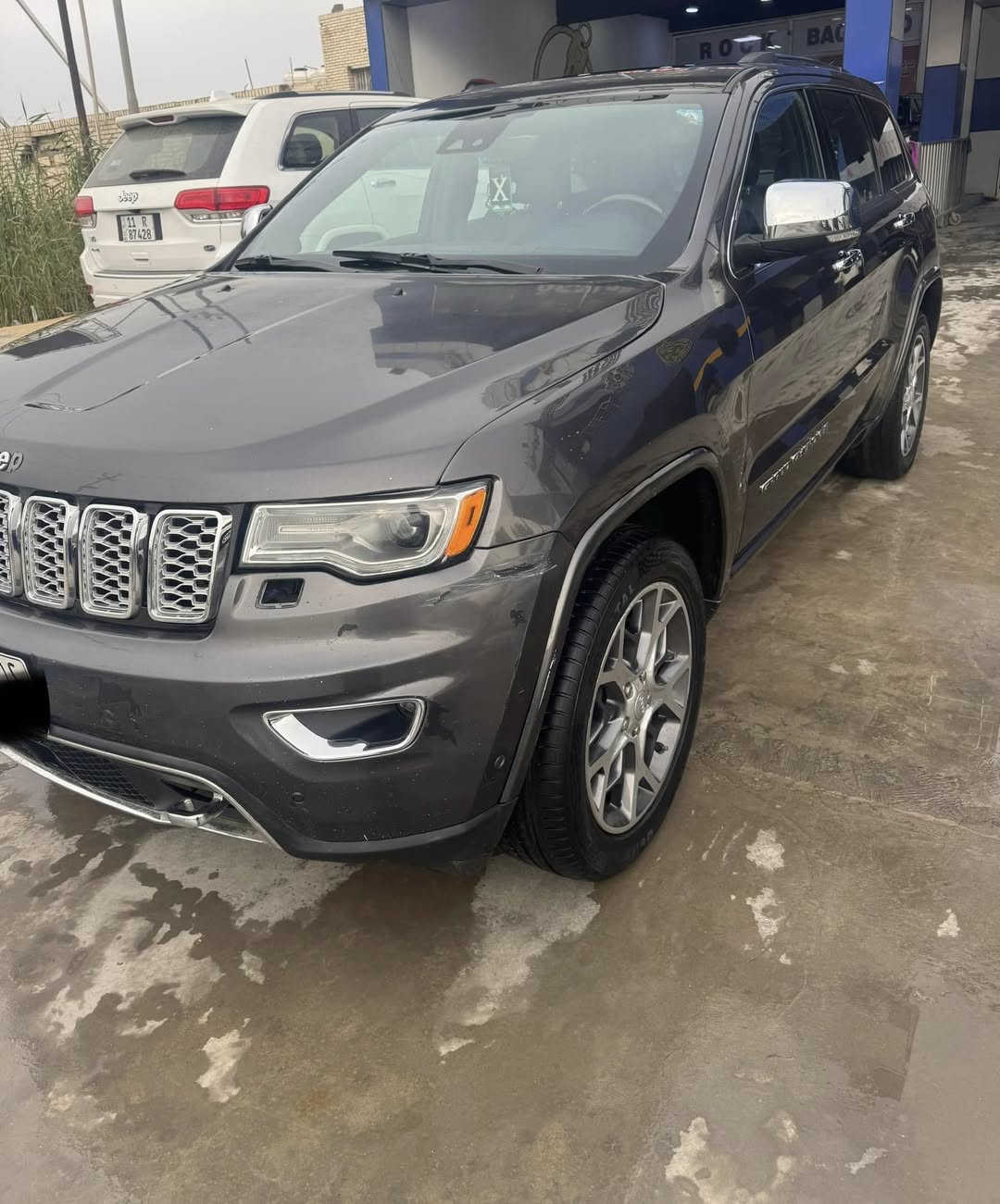 جيب كراند شيروكي اوفر لاند فول مواصفات موديل ٢٠٢١ فقط بيها بنيد وجامرلغ الأيمن ماشيه ٦١ الف ميل حداديه جديده كير ومحرك شرط فحص مكان السياره بعقوبه شرط التحويل للاستفسار الخاص مفتوح ورقم التلفون *********** 
السعر ٢٨٠ وبيها مجال السونار مرفق بالصور
