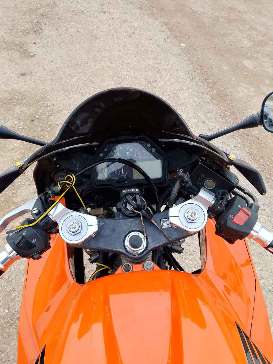 موطور لبيع او مراوس بهايوشه 25 هونده 600 RR موديل 2004 الموطور كهربايات كله شغاله نضافه تنشاف بل عين وبيه مشكله بصيطه الموطور من يحمه ما يشتغل له يبرد  وسعر 20 ورقه وبيه مجال لطيبين مكاني العبيدي  ***********
