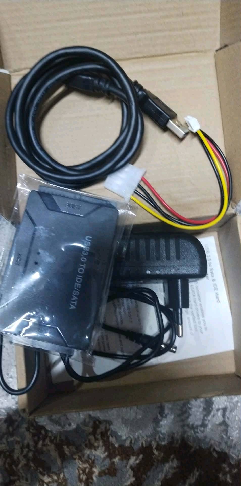 قارء هاردات يدعم تركيب 3 هاردات بنفس الوقت 
يقرأ هارد IDE 3.5 و HDD 2.5 
السعر 20 الف والتوصيل مجاني