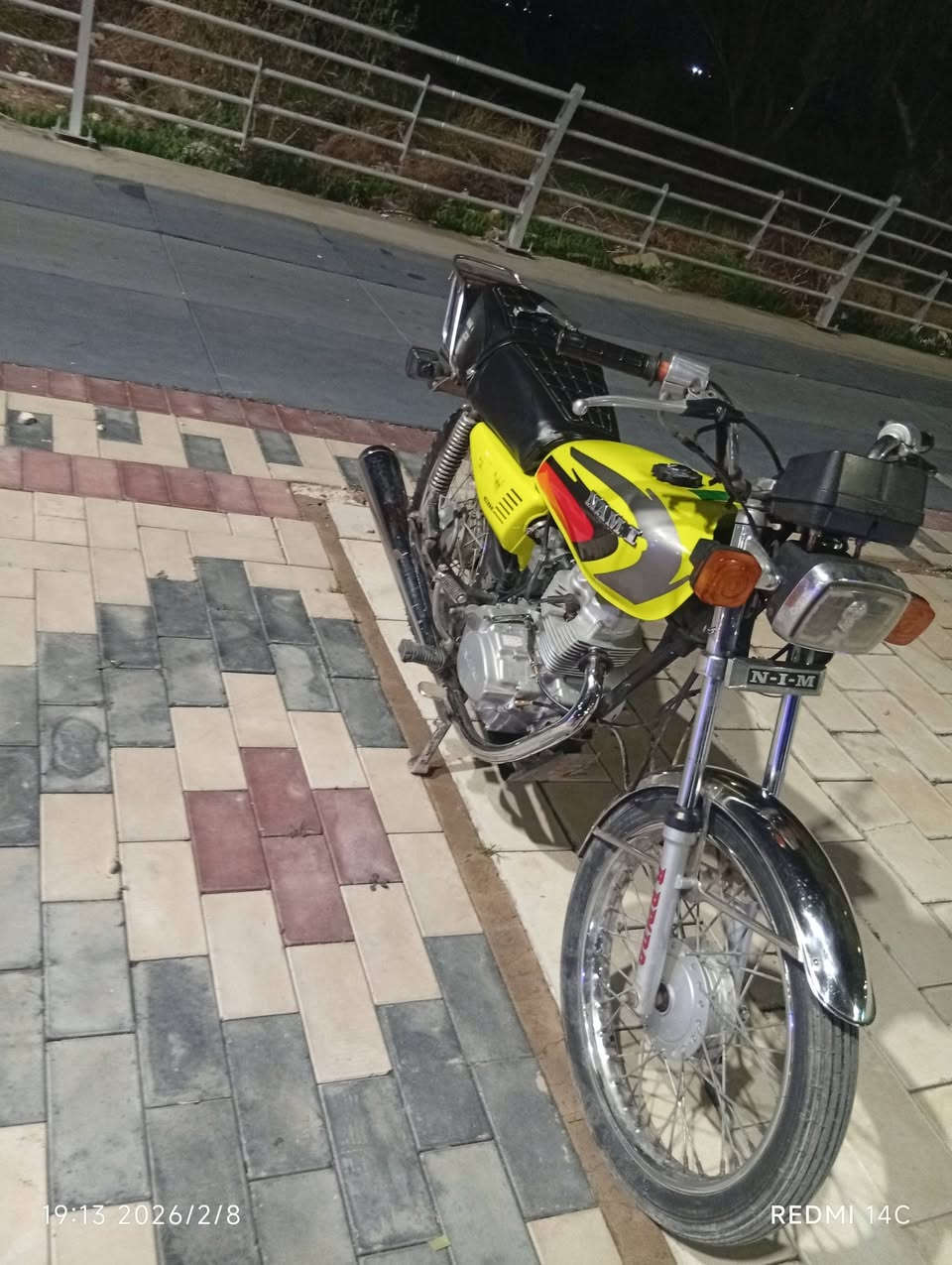 ماطور 22امتياز كفاله اوراق أصولي مختم شب اصلي نضيف ما بي كل نقص بلادي كهربائيات  شغاله نص هندر مكينه ناعمه شلعه ومعدل ضفيره جديد تيرات جدد بنزات جدد مكاني كوت داموك سعر 800 مو شراي أعبر منشور ماطور احلا من صوره ***********
ملاحظه الماطور ما منزله لجمعه بس نشر وما نباع لن ما جاب سعر وشكرا
