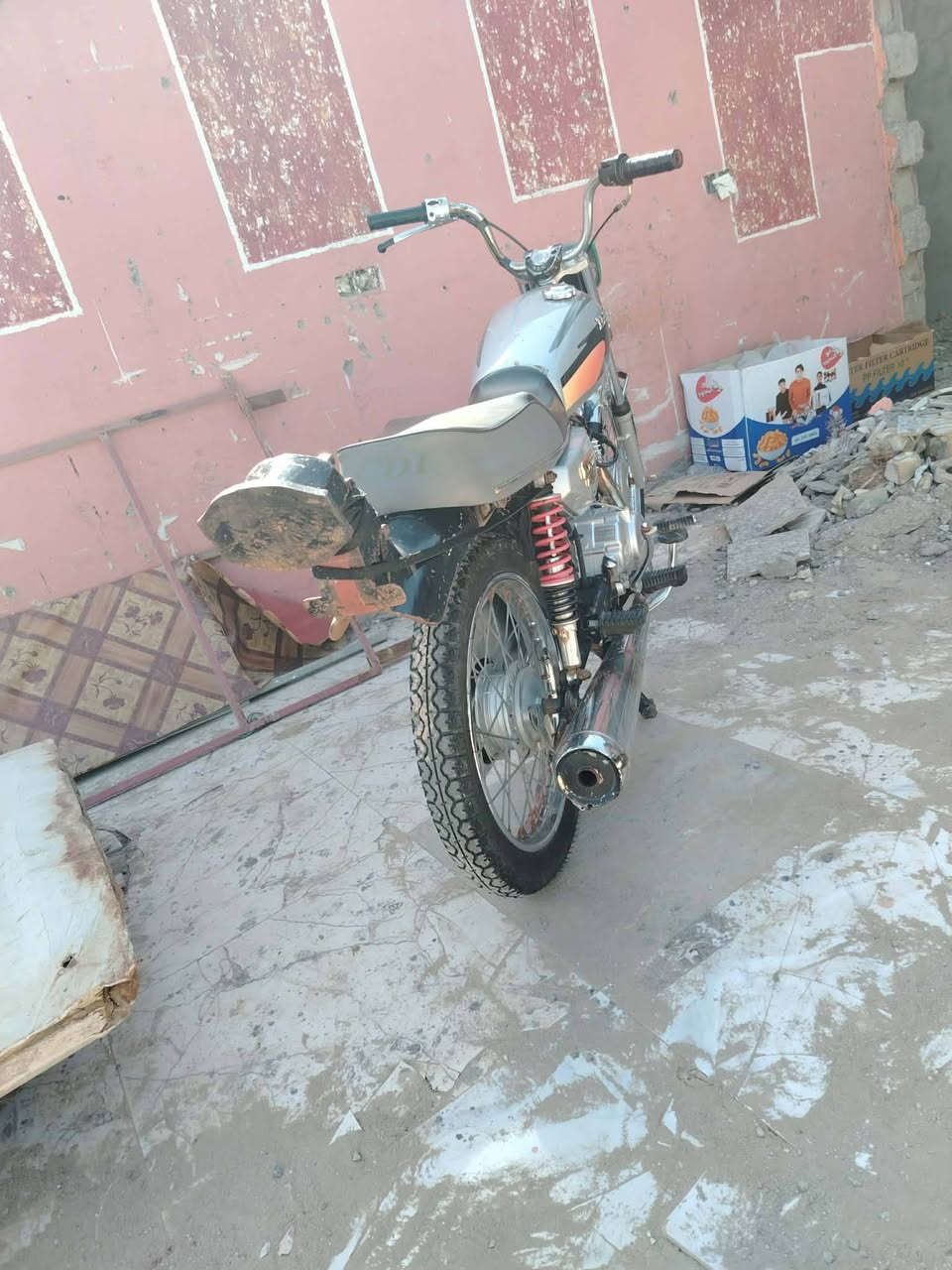 #متاح اربعه كير كلك مكينه 25 سيجي نامه مامفتوحه دراجه نضيفه احلا م̷ـــِْن صوره مكاني ديوانيه دغاره سعره 550 وبيه مجال ***********
