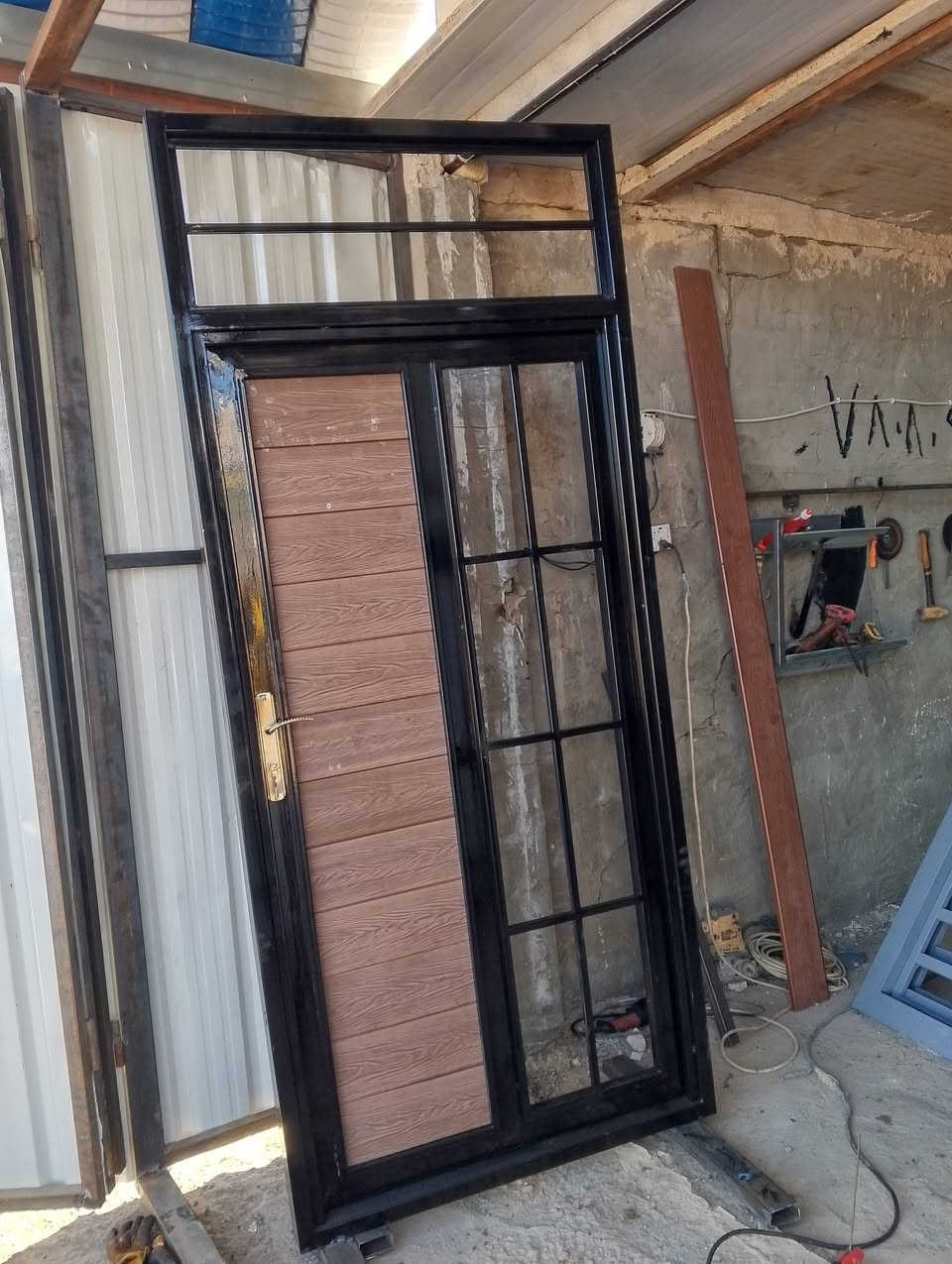 باب بديل خشب ارتفاع 2.5 عرض متر *********** مكان نجف
