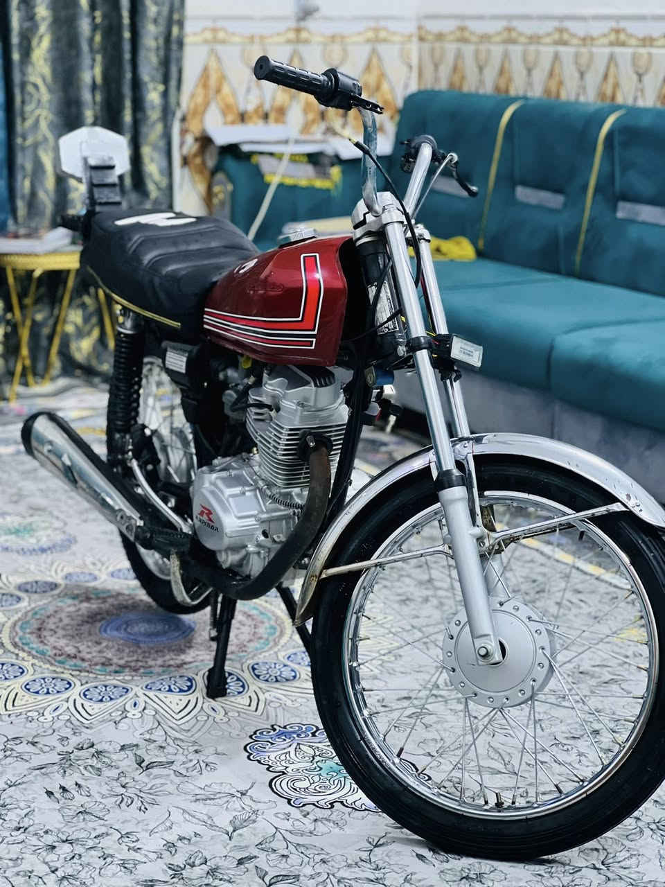 شاصي 2014 احمد شهاب اوراق اصولي. 

محرك مامفتوح 

دراجه كفاله عامه مبيها نقص برغي. 

مكان محاويل ناحيه الامام.  

هـ ***********

السعر 700 بية مجال
