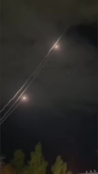 شاحن لاسلكي مغناطيسي قابل للطي 3 في 1 🔥  متوفرة الان داخل المتجر 🔥 راب...