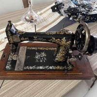 ماكينة خياطة نوع سنجر singer سنه الصنع 1898 عمرها اكثر من 120 سنه بحال...