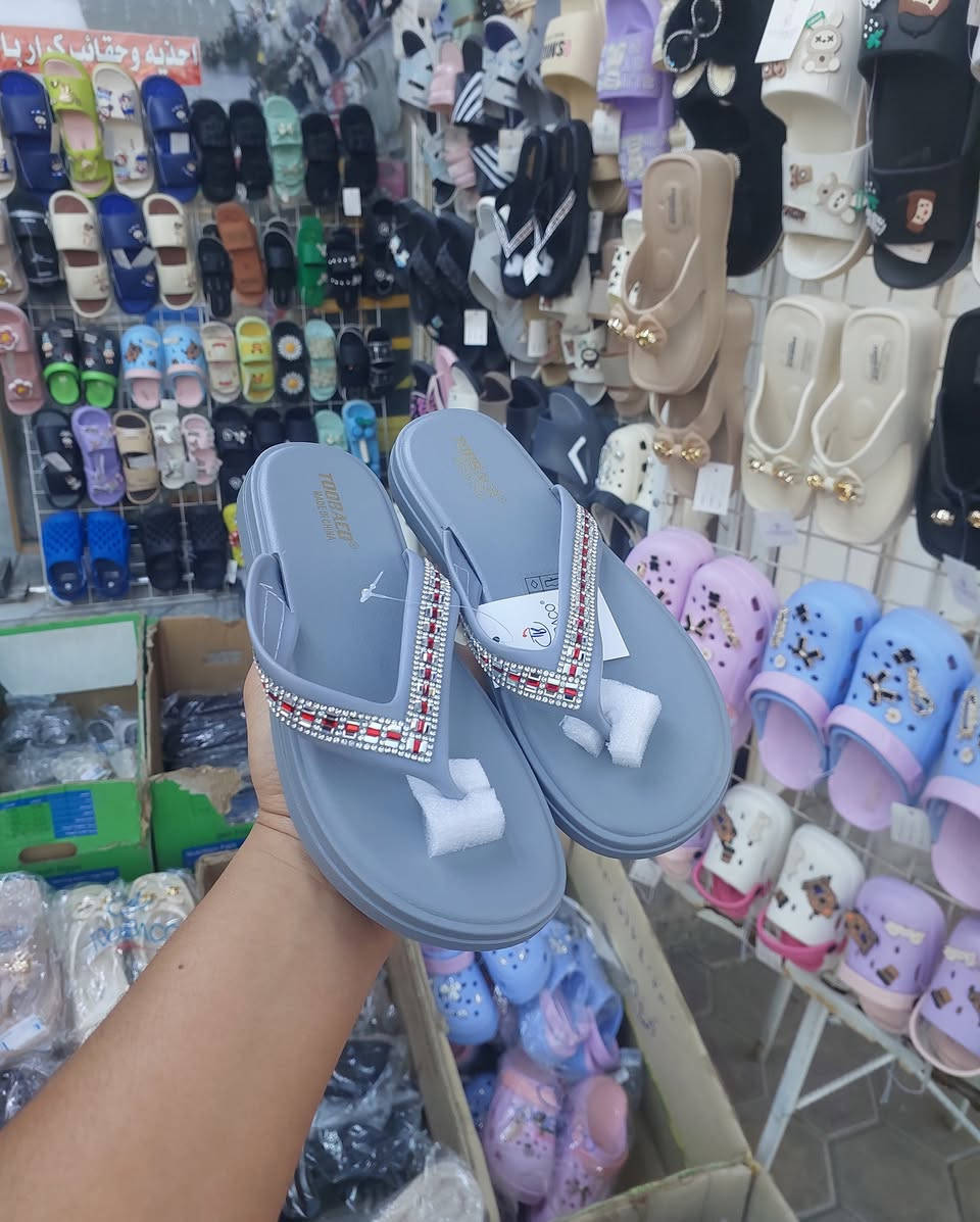 ✨ توفّر الآن سليبر  نسائية وبناتية ✨
موديلات عصرية وأنيقة وحلوة 👡💕
🔹 القياسات المتوفرة: 36 – 41
🔹 قصّات عصرية وحلوة
🔹 خفيفة ومريحة باللبس
🔹 خامة مرتبة وجودة ممتازة
دللي نفسج بأجمل الموديلات وبأسعار مناسبة 💖
📍 محل كرار باجي
العنوان: الكوت – حي الزهراء قرب مركز الخلود
شرفونا بالمحل وكل الهلا بيكم 🌸


**إذا كنت صاحب هذا الإعلان وتريد حذفه لأي سبب، رجاءا أرسل رسالة إلى الدعم الفني**