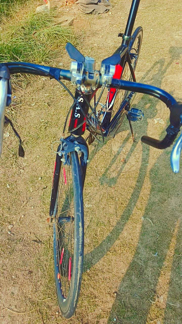 السلام عليكم
للبيع بايسكل سباق حلو ونظيف 
بي بعض الترتيبات 
ب١٢٠ وبي مجال 
يوجد توصيل جميع المحافظات
***********
