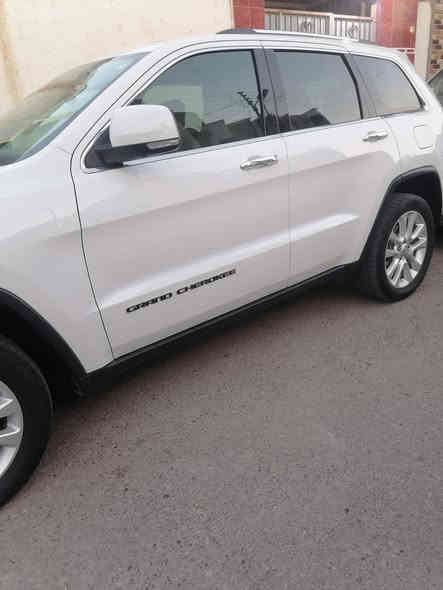 السلام عليكم جيب للبيع موديل 17 خليجي مكفوله رقم اربيل تحويل مباشر فول مواصفات بونراما جلد هوايه مواصفات بيها 
 بيع فقط بدون مراوس المكان الرمادي حي الجمهوري 
السعر 285 بيها مجال للشراي للاتصال ***********
