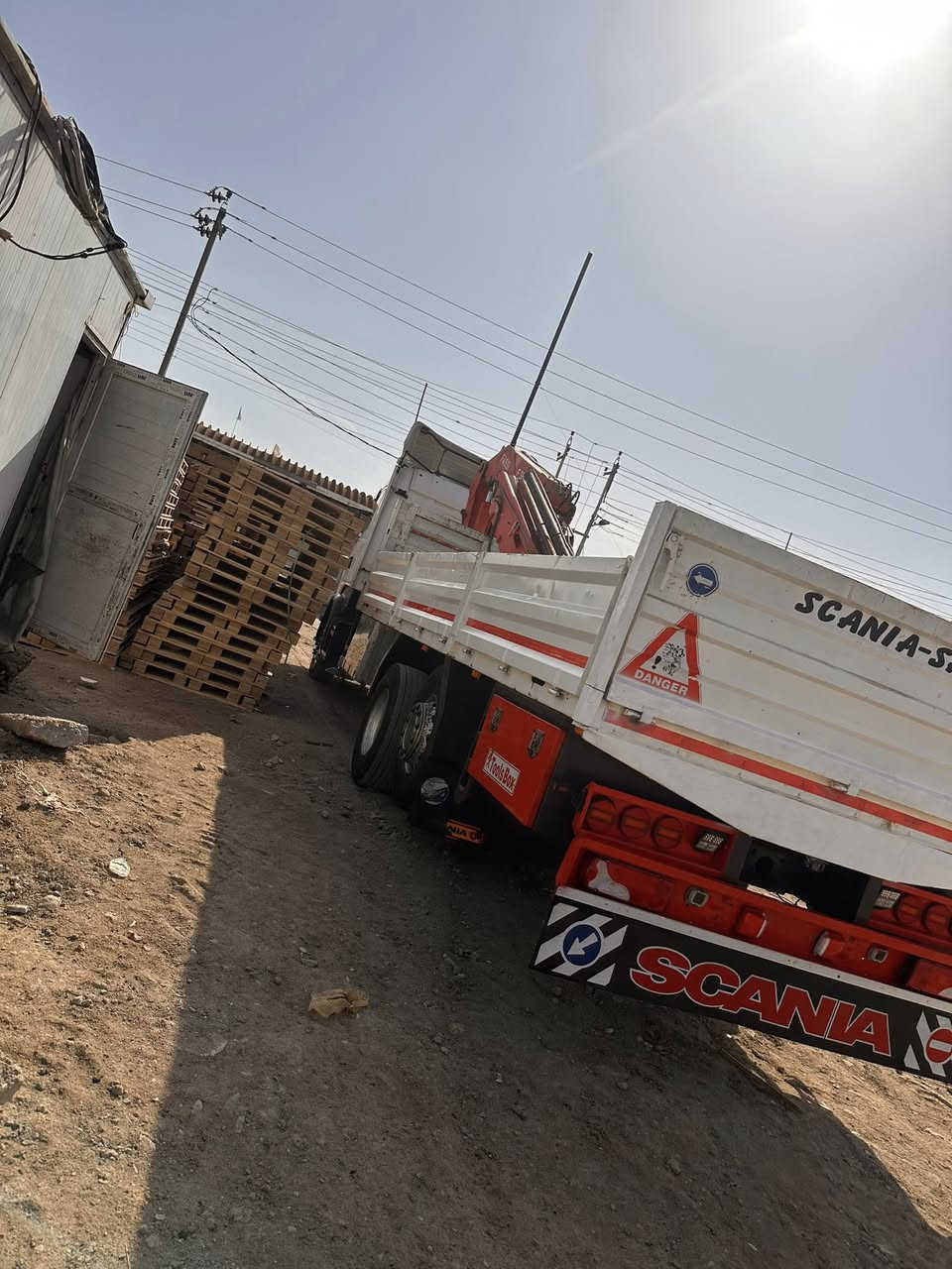 سلام عليكم البيع كرين سكانيه مديل2016  جهاز فاسي12طن ريموت 4سلايتات مكانيّ البصره السعر خاص. رقم الهاتف ***********
