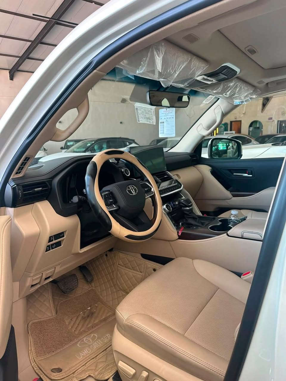 السلام عليكم
لاندكروزر 2025 GX.R  SAS 
سعة المحرك 4000c V6
السياره في حالة الشركه زيرو 
الممشى 7000 KM 
ضمان شركة 100,000 KM

المواصفات
تدفئه و تبريد في المقاعد 
فتحة سقف 
تشغيل عن بعد 
كروس سرعه 
7 مقاعد جلد  
3 شاشه داخل السياره 
ثلاجه 
تبريد 3 قطع 

رقم السياره بغداد بأسمي تحويل مباشر 

للاستفسار : 
***********
