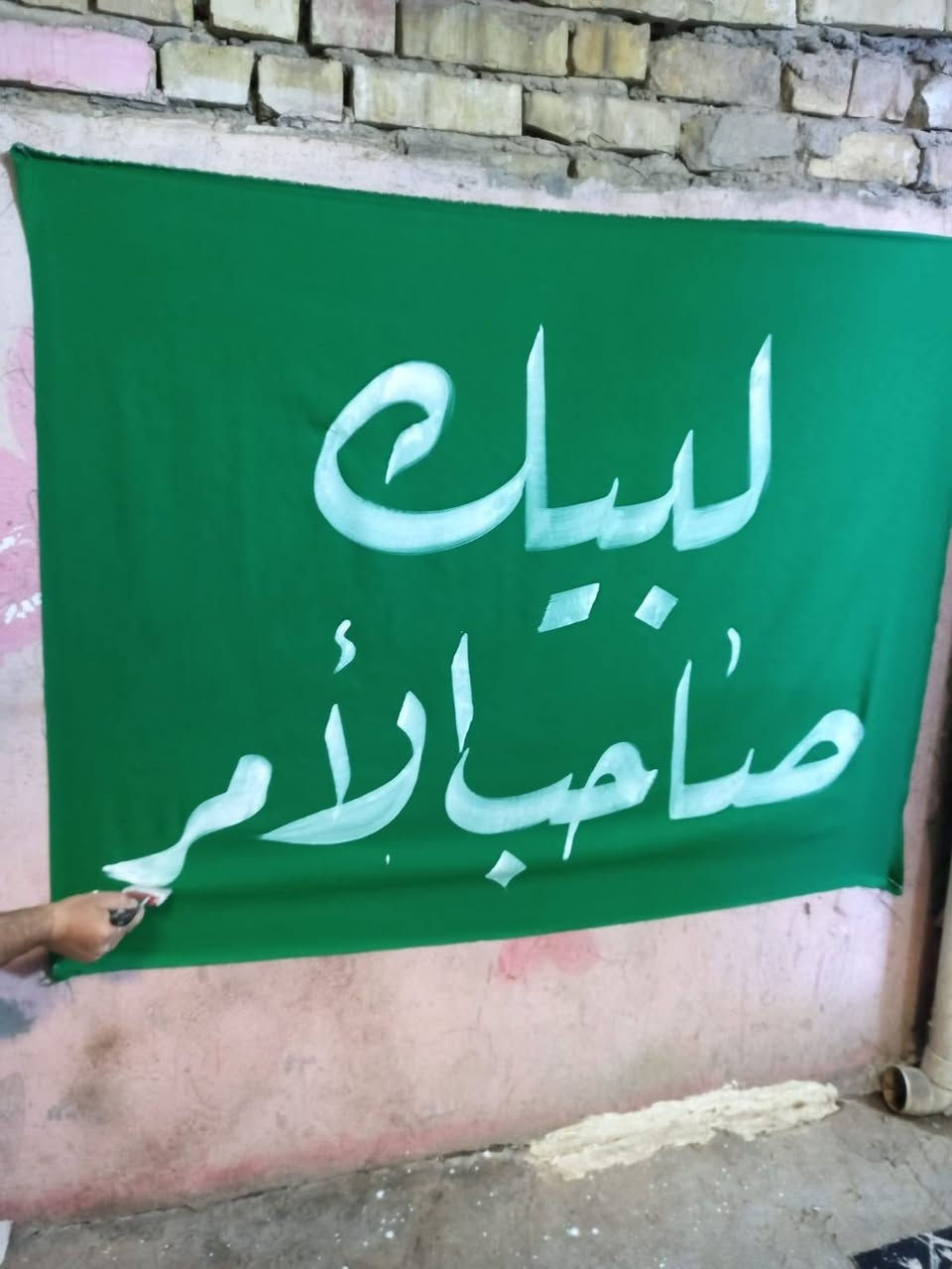 سلام عليكم خطاط رايات ولافتات ويوجد كميه وحسب الطلب الرقم ***********
