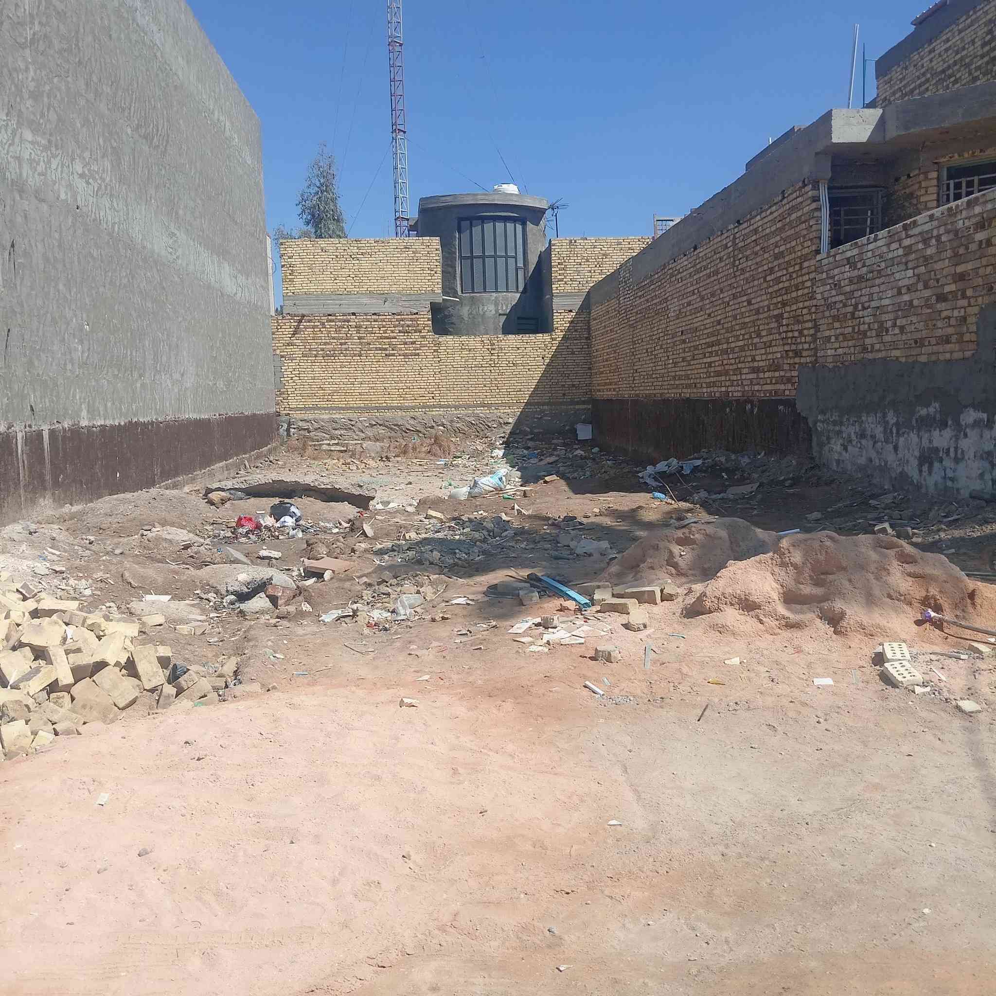 السلام عليكم قطعه أرض البيع المساحه 220 متر الوجهه 10 النزال 22  طابو زراعي سند ٢٥ حله شارع 100 تبعد عن شارع 100متر كلش قريبه عله شارع السعر 67 مليون بيه مجال رقم الهاتف ***********
