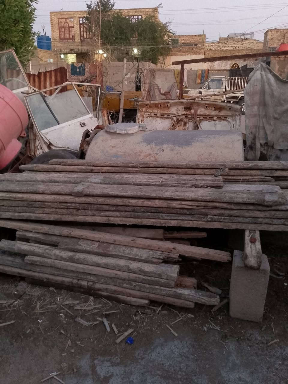 سلام عليكم خباطه البيع هيه وغراضه
جاهزه للعمل ورها 4عرباين ازغار وصطل وعربانه جبيره 
ورها 4ازواج دراريب ورها سكله طابق ثالث *********** الاتصال على الرقم خاص ما اجاوب
