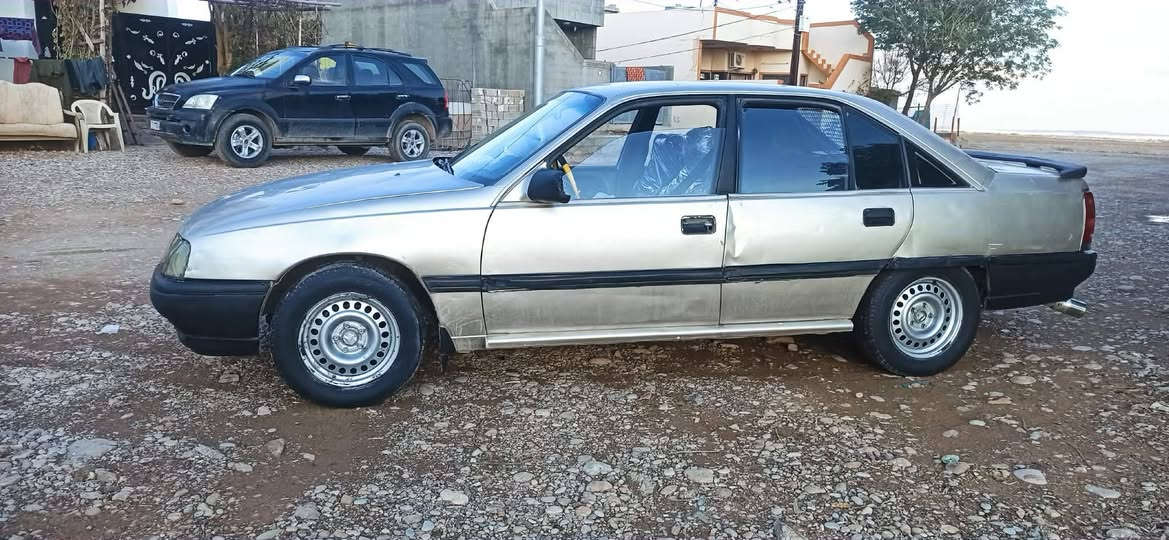 ۆپل ئۆمیگ مۆديل1991 مهکینه 20 گير عادی ریگه پیدان حاسیبه يه له گه نایه به شه رت مالی کهس نه بی کاره بای مه زبوته سلاده چوارتایهی لۈکی سعری 13     ***********
