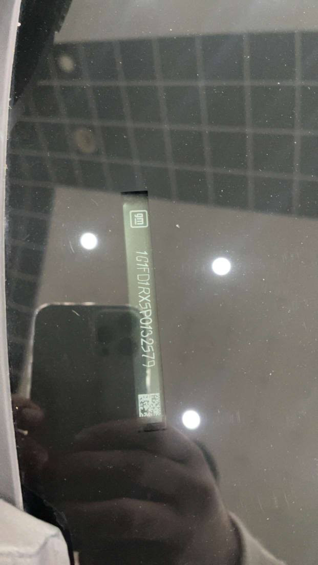 المحرك: 2.0 لتر، 4 سلندر، تيربو (شاحن توربيني).
القوة: 275 حصان وعزم دوران 400 نيوتن متر.
نظام الدفع: دفع خلفي.
ناقل الحركة: أوتوماتيك.
حزمة RS: تشمل ميزات جمالية مثل جنوط أكبر (عادة 20 بوصة)، وتصميم خارجي مميز، وشارات شاشة لمس، كاميرا خلفية، تحكم بالمقود.
تتوفر ببصمة تشغيل، تشغيل عن بعد، بلوتوث، وفتحة سقفتُعتبر خيارًا جيدًا كسيارة رياضية عملية بسبب محركها الاقتصادي، لكنها قد لا تقدم نفس قوة المحركات الأكبر
***********
37000ميل ماشي. دهوك, العراق
