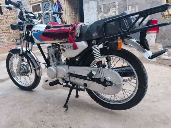 سلام عليكم دراجه للبيع سعر 700
قفل وراق سكنر دراجه مثل ليه بصوره
***********
