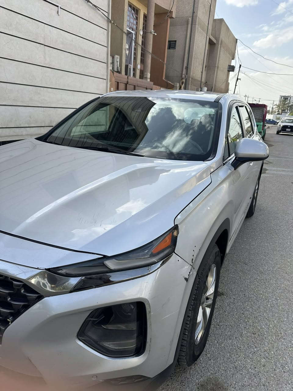 السلام عليكم 
سنتافي ٢٠١٩ وارد امريكي حادث جاملغ وبنيد ماشية ٧٧ الف 
مواصفات 
كأمره
شاشة 
اوتو هولد
اوتو ستوب
سايد بريك كهربائي
رادار جانبي 
رادار خلفي 
محرك ٢٤٠٠ 

السعر ١٥٥$
لاستفسار ***********
