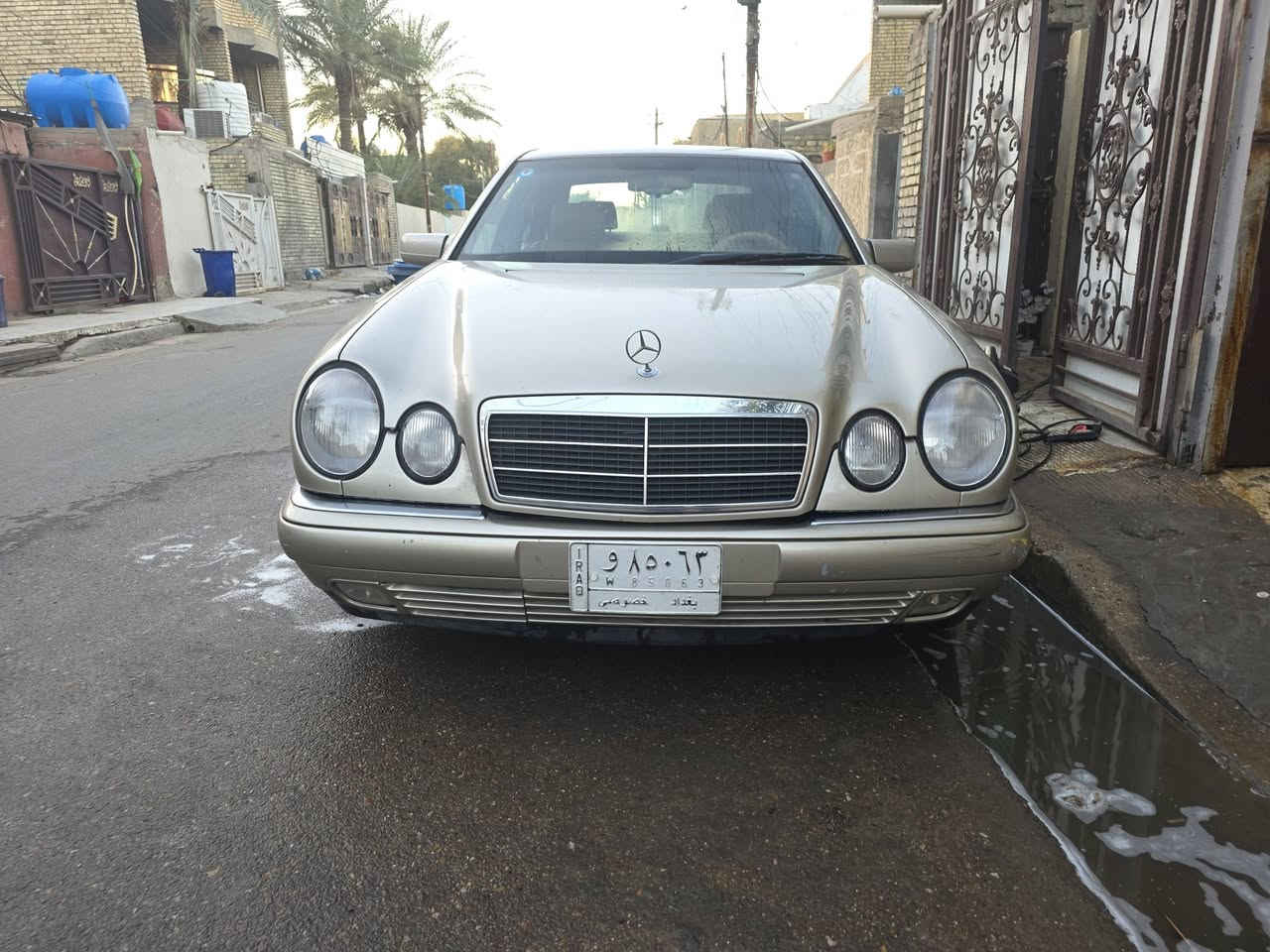 السلام السلام مارسيدس ام عيون مديل ٩٧
لون ذهبي 
كير مكينه خير من الله 
تبريد منظومه جديده 
بيانو 
فتحه سقف 
بيها جراد قليل  بس بابين بيهم  قليل موضح بلصوره 
السعر ٨٥ وبيها مجال 
سياره مصبوغه عام بدون معجون بدون ضربه
رقم بغداد 
العنوان بغداد البنوك 
***********
