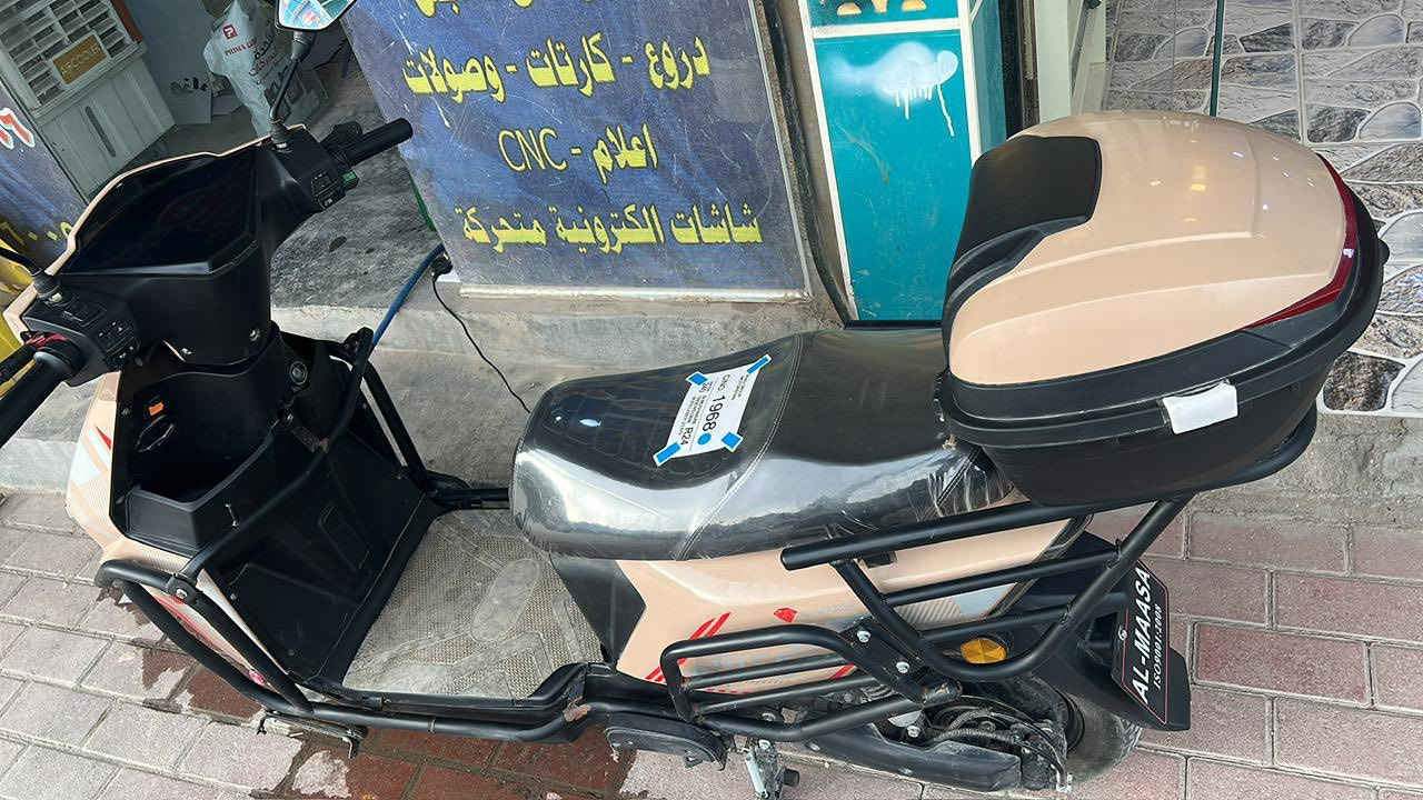 سلام عليكم متوفر بايسكل شحن نوع الماسة (الشبح) 6 بطاريات جديد بعدة مامستخدم كلش اهواي 
700 وبي مجال 
*********** للتواصل ع فيس او واتساب
